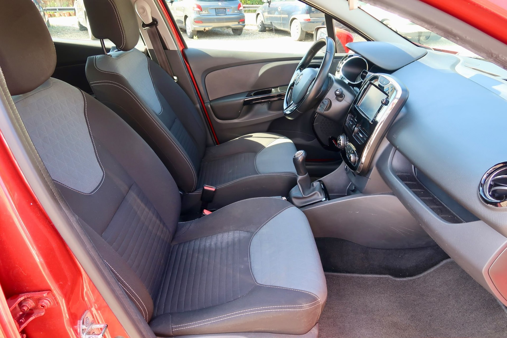 RENAULT Clio 1.5 dCi Swiss Edition-image-7