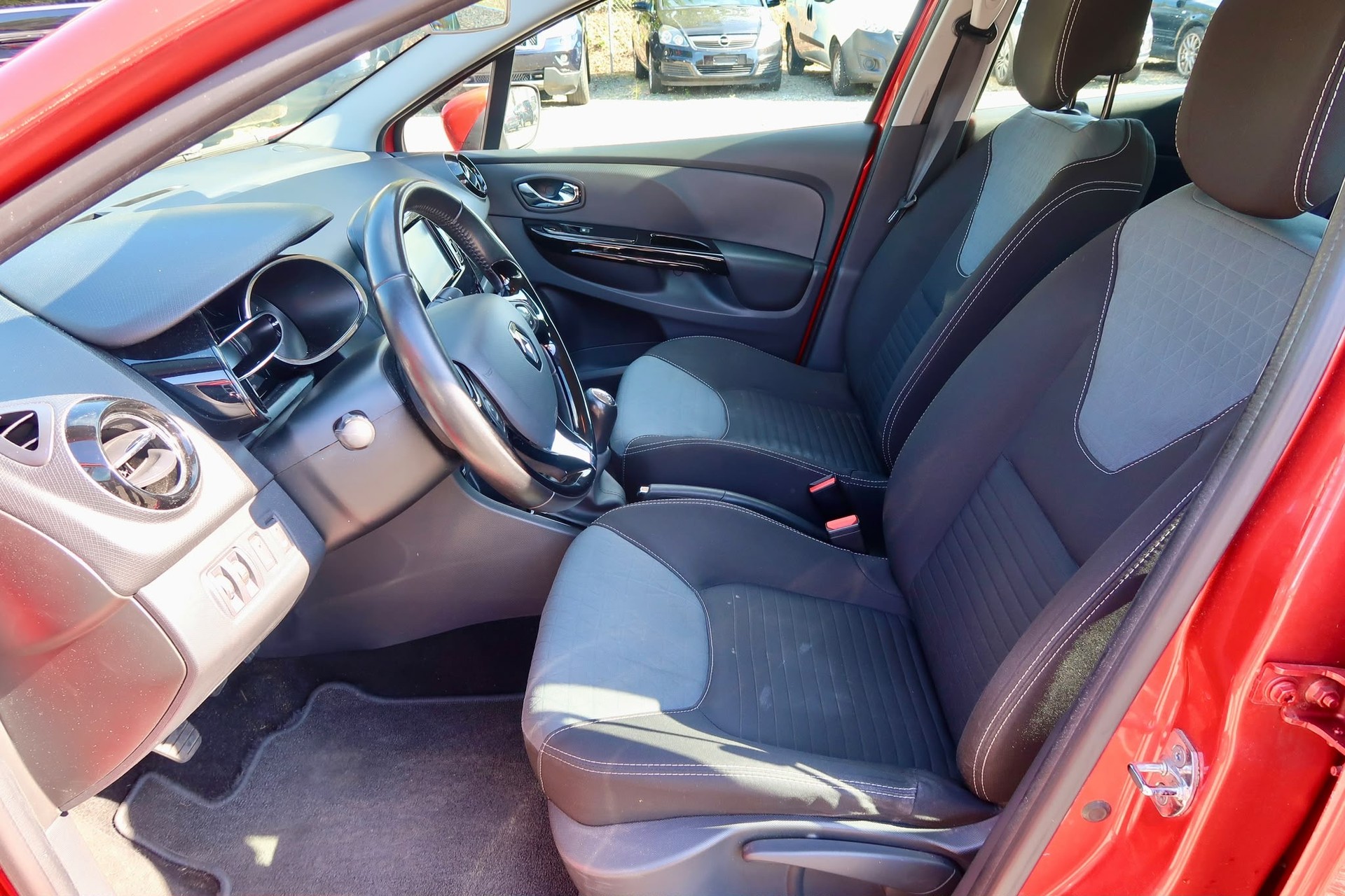 RENAULT Clio 1.5 dCi Swiss Edition-image-5
