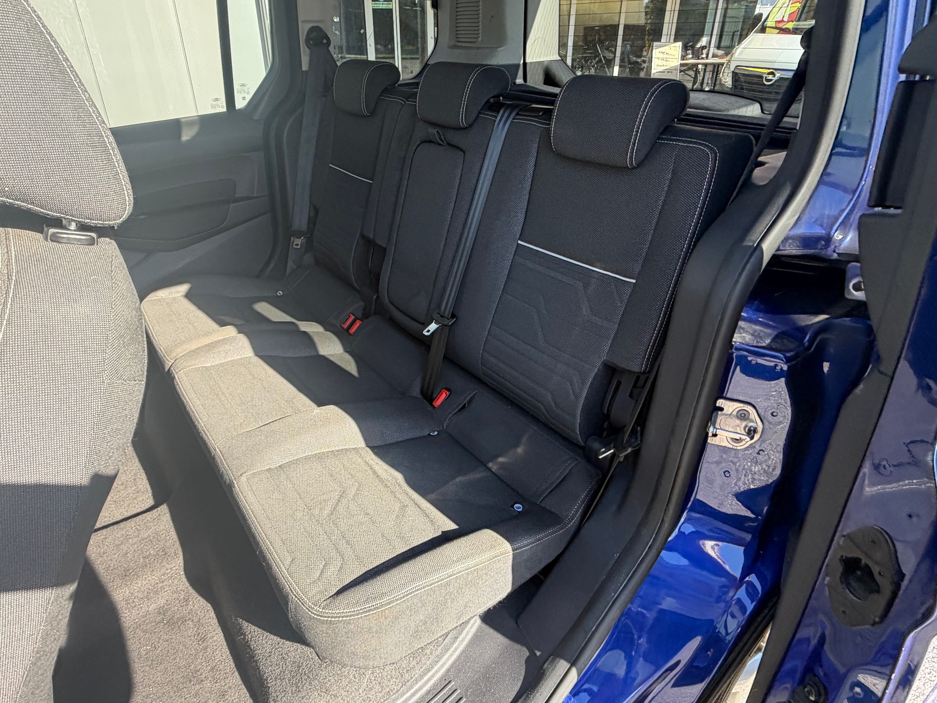 FORD Tourneo Connect 1.0 SCTi Ambiente-image-11