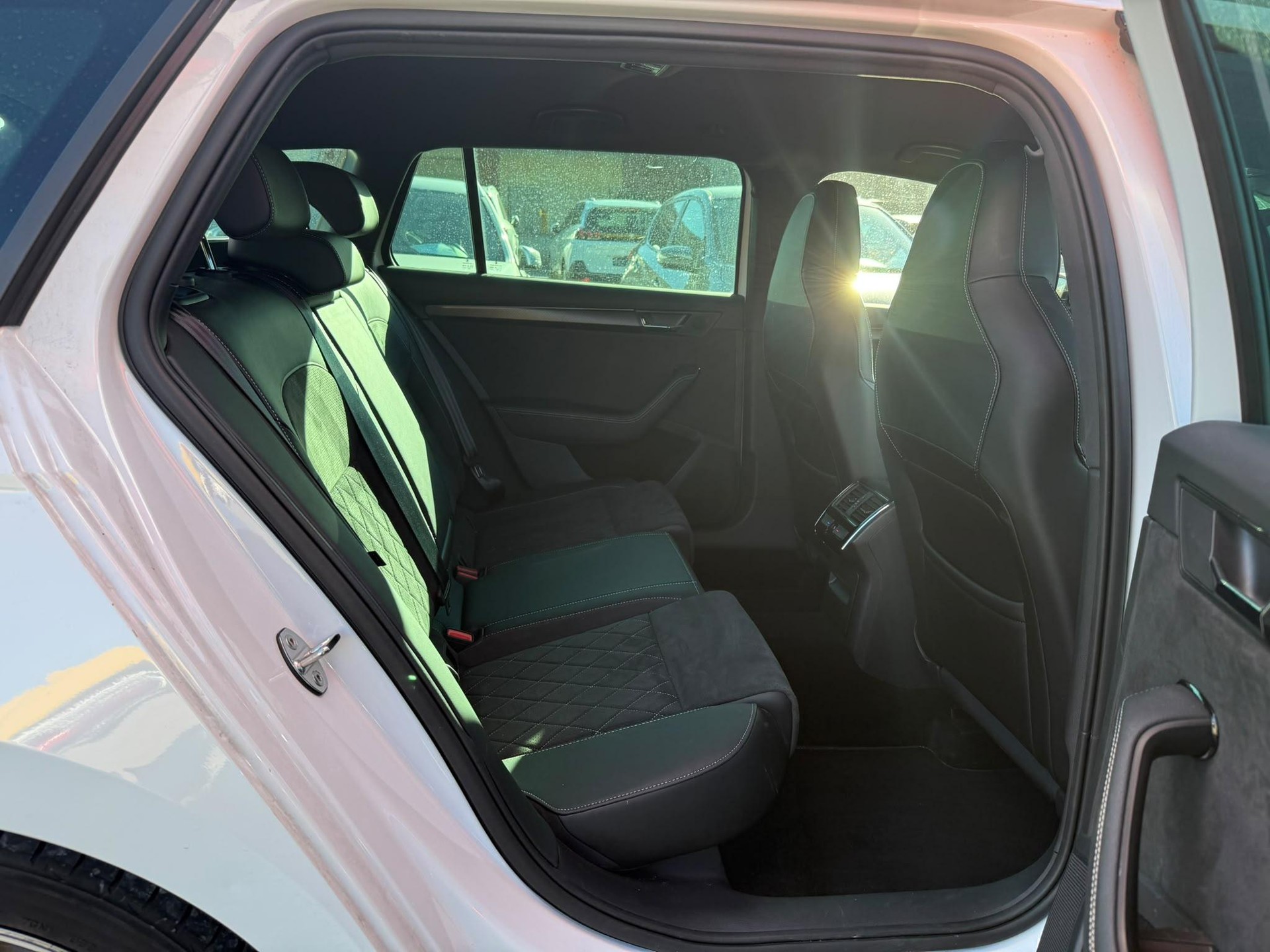 SKODA Superb Combi 2.0 TDI 200 SportLine 4x4 DSG-image-12