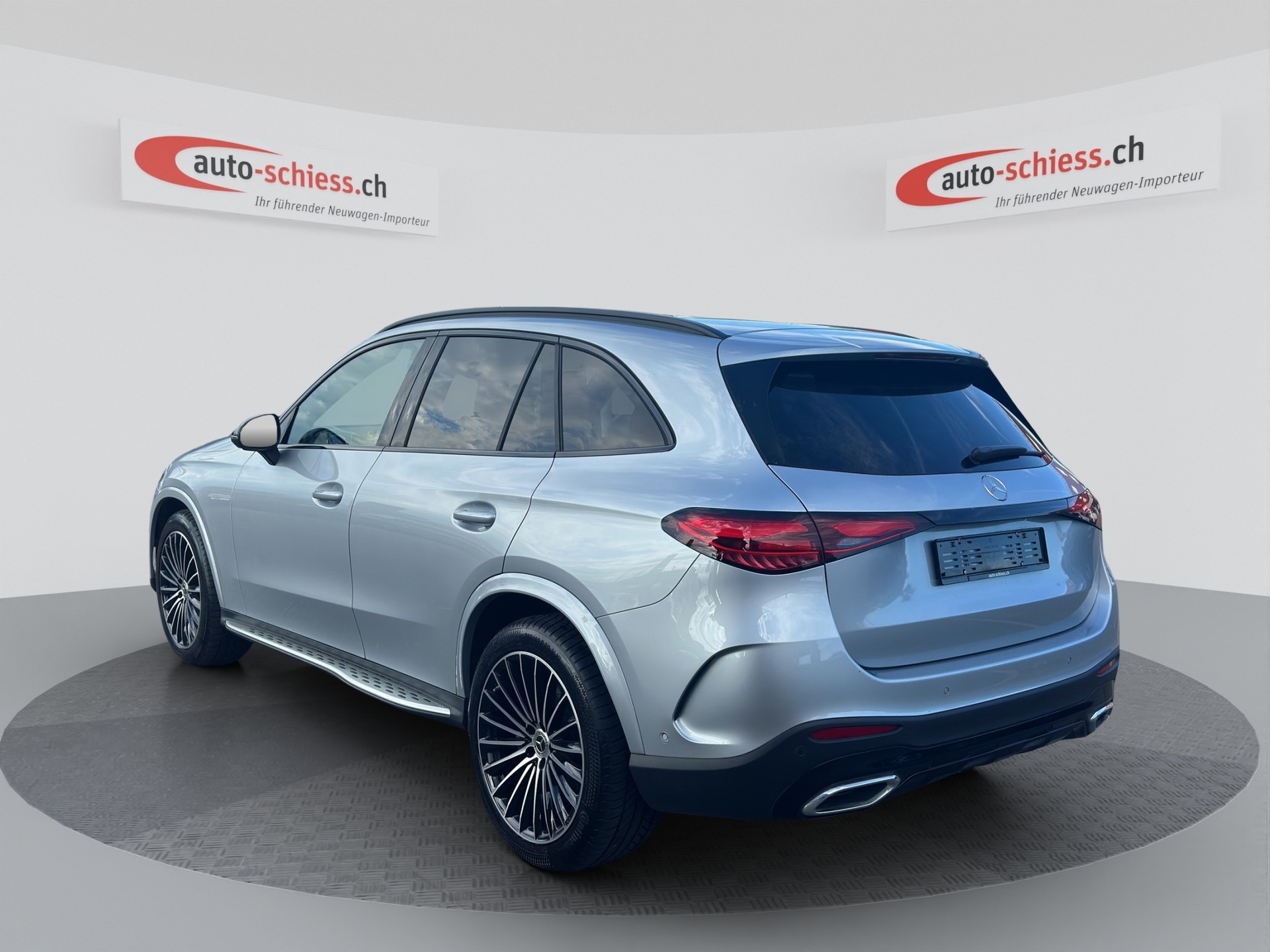 MERCEDES-BENZ GLC 300 d 4Matic AMG Line Night 9G-Tronic-image-2