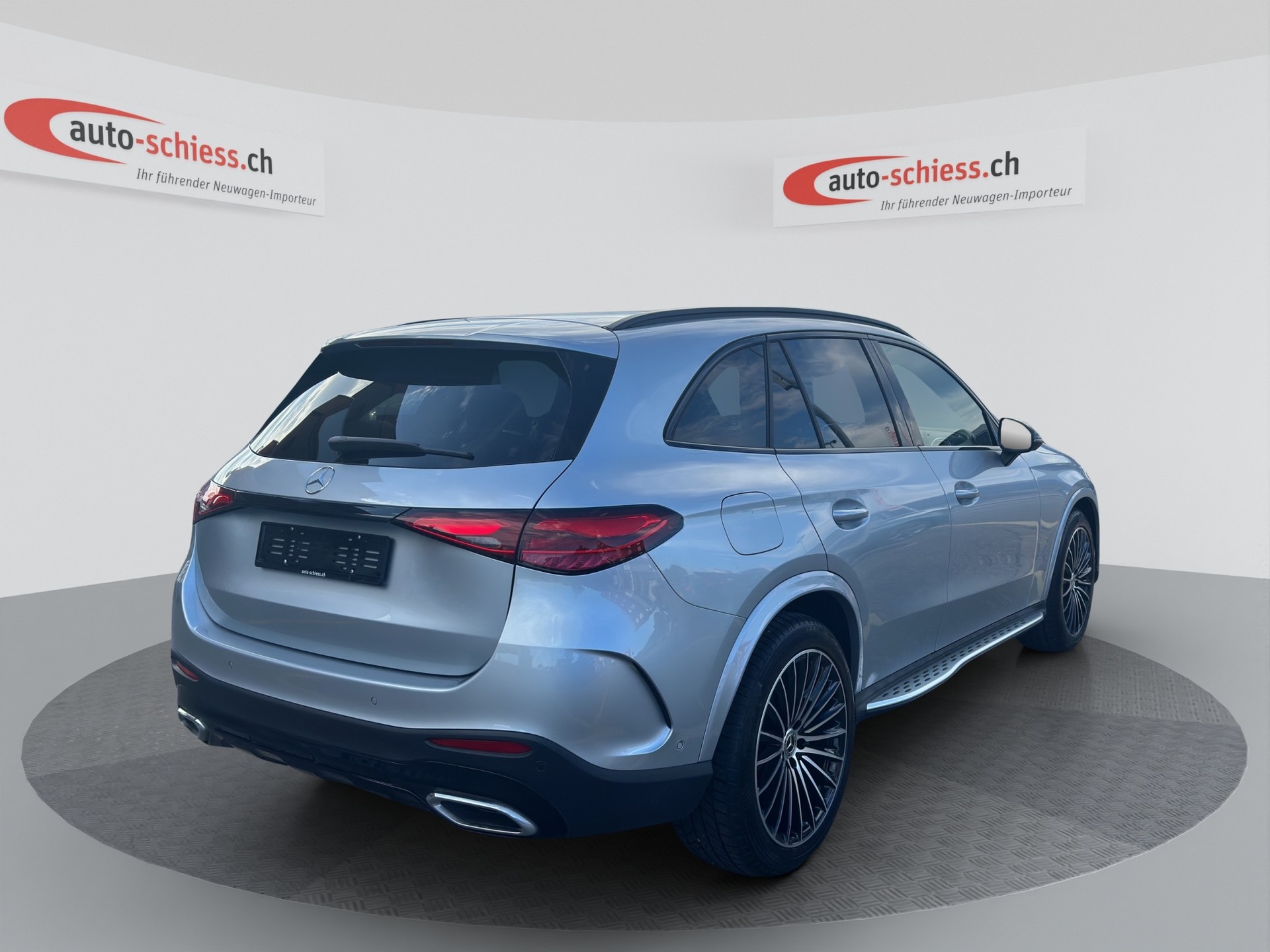 MERCEDES-BENZ GLC 300 d 4Matic AMG Line Night 9G-Tronic-image-4