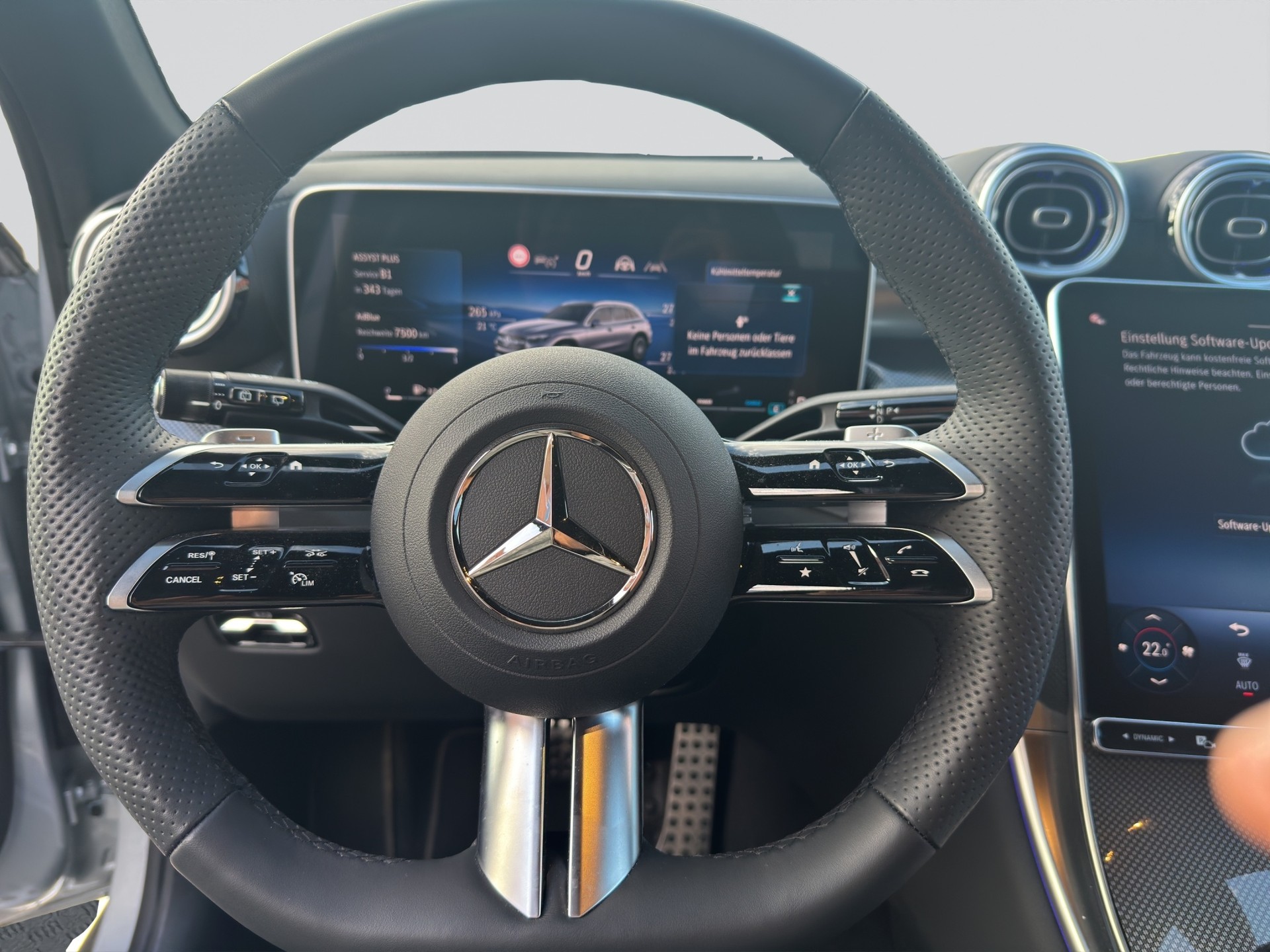 MERCEDES-BENZ GLC 300 d 4Matic AMG Line Night 9G-Tronic-image-9