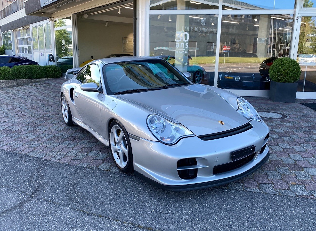 PORSCHE 911 GT2-image-1