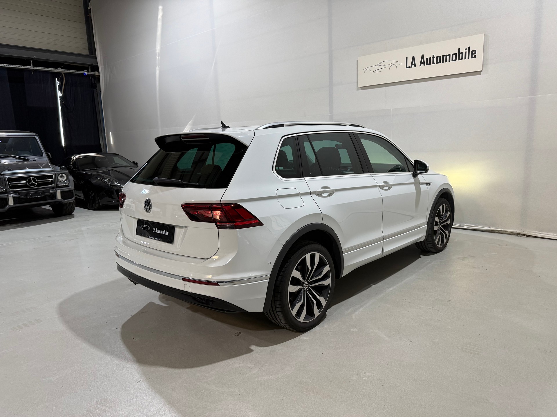 VW Tiguan 2.0 TDI SCR Highline R-LINE 4Motion DSG-image-8