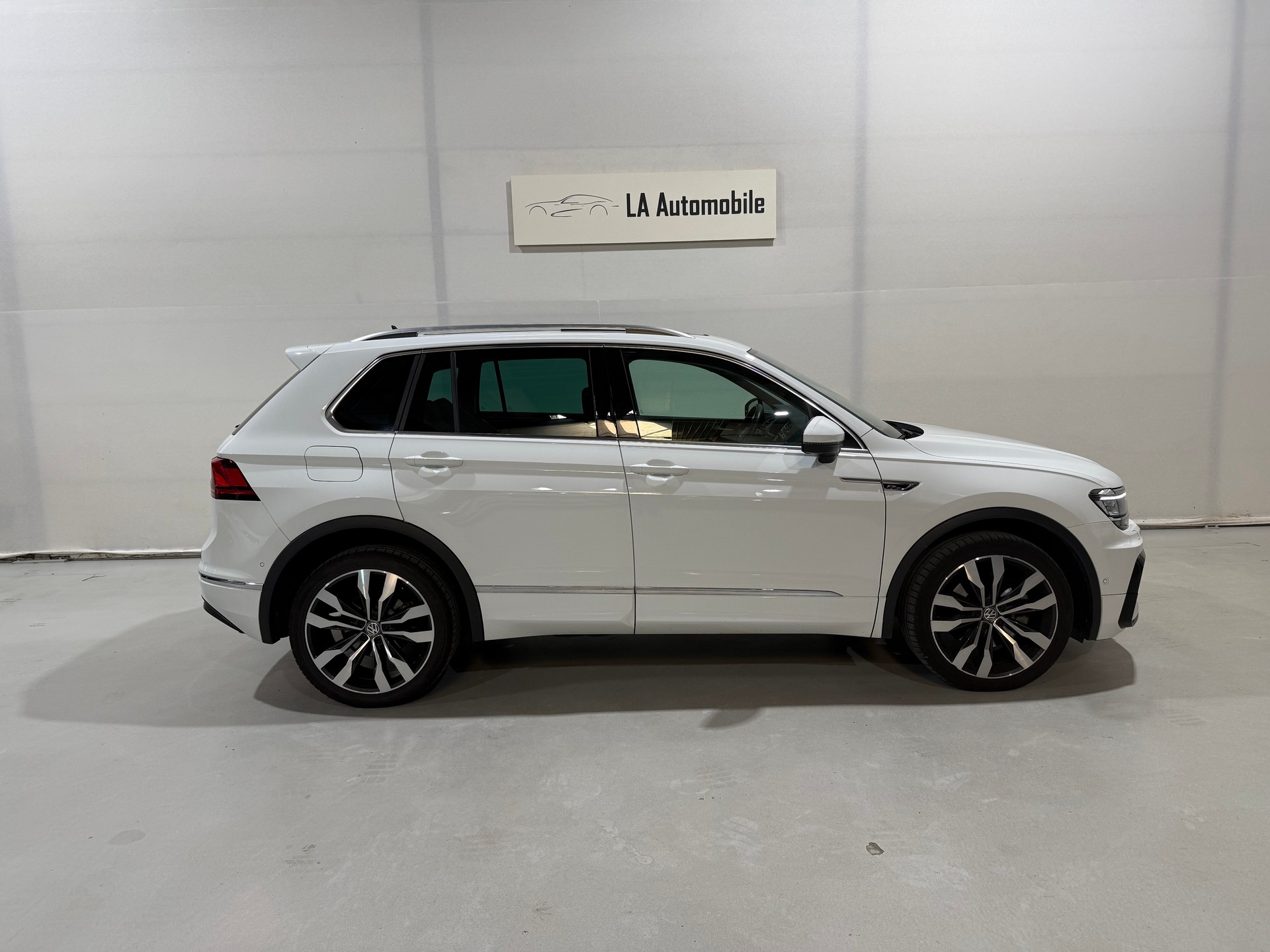VW Tiguan 2.0 TDI SCR Highline R-LINE 4Motion DSG-image-6