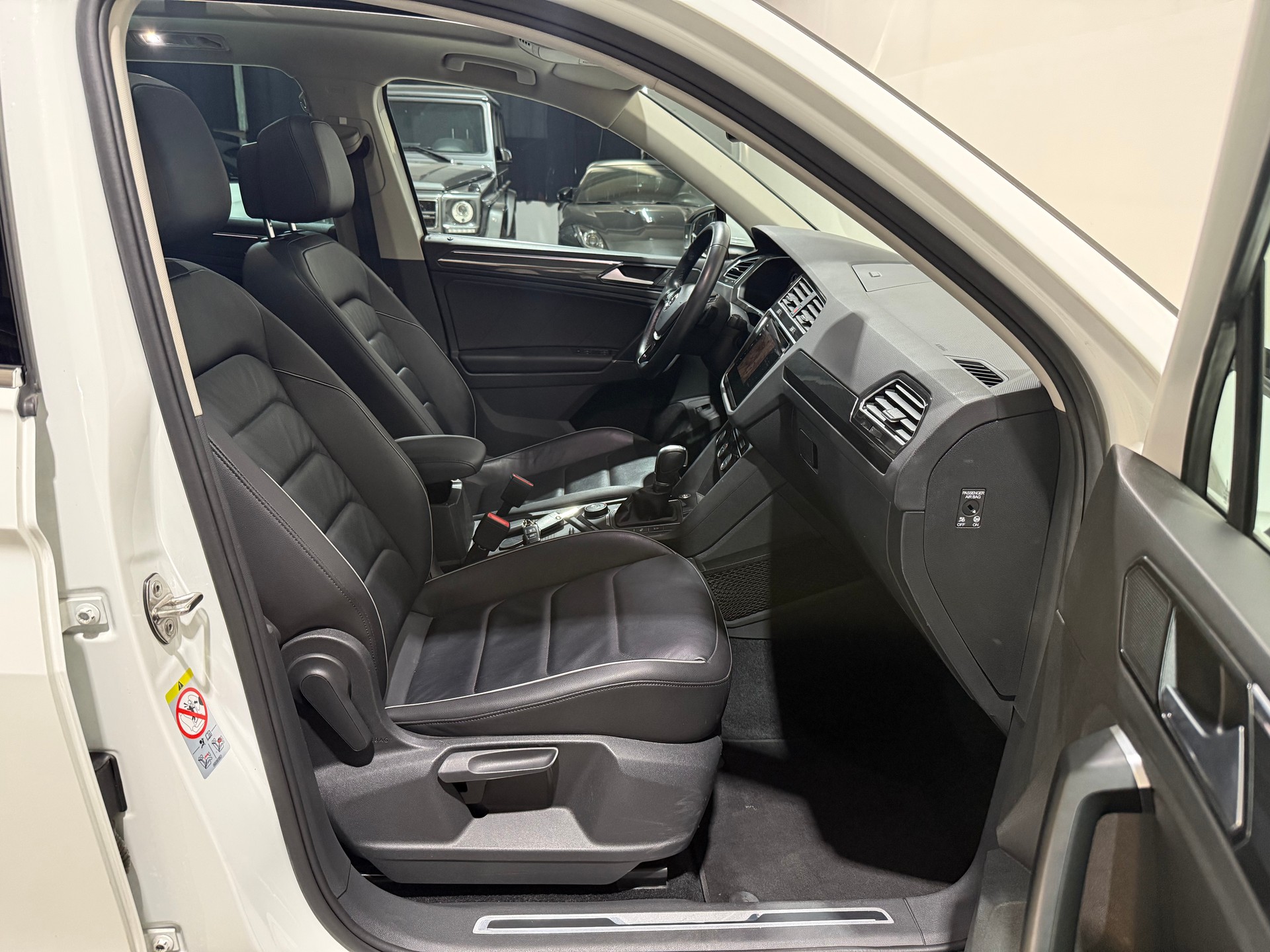 VW Tiguan 2.0 TDI SCR Highline R-LINE 4Motion DSG-image-13