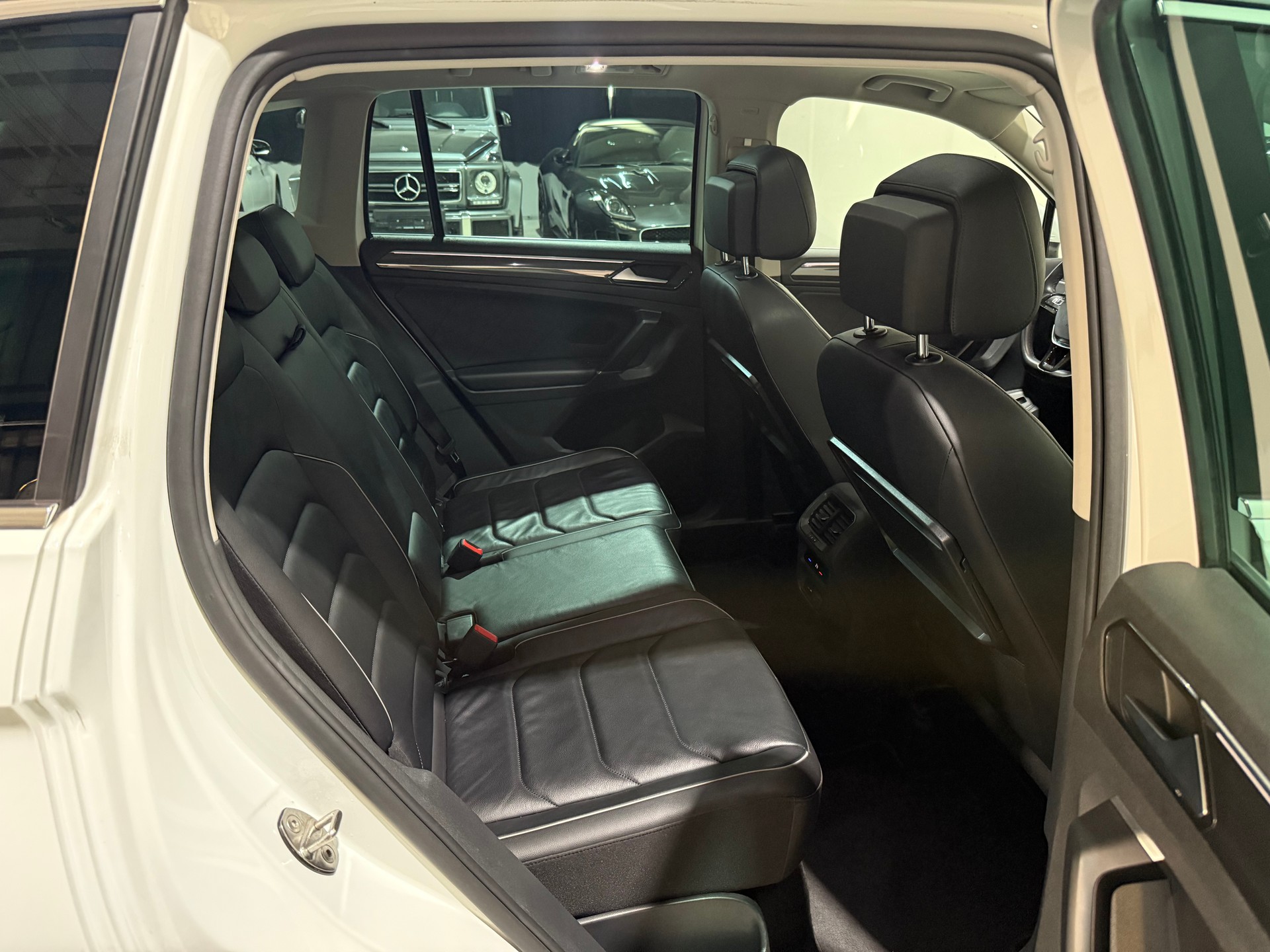 VW Tiguan 2.0 TDI SCR Highline R-LINE 4Motion DSG-image-14