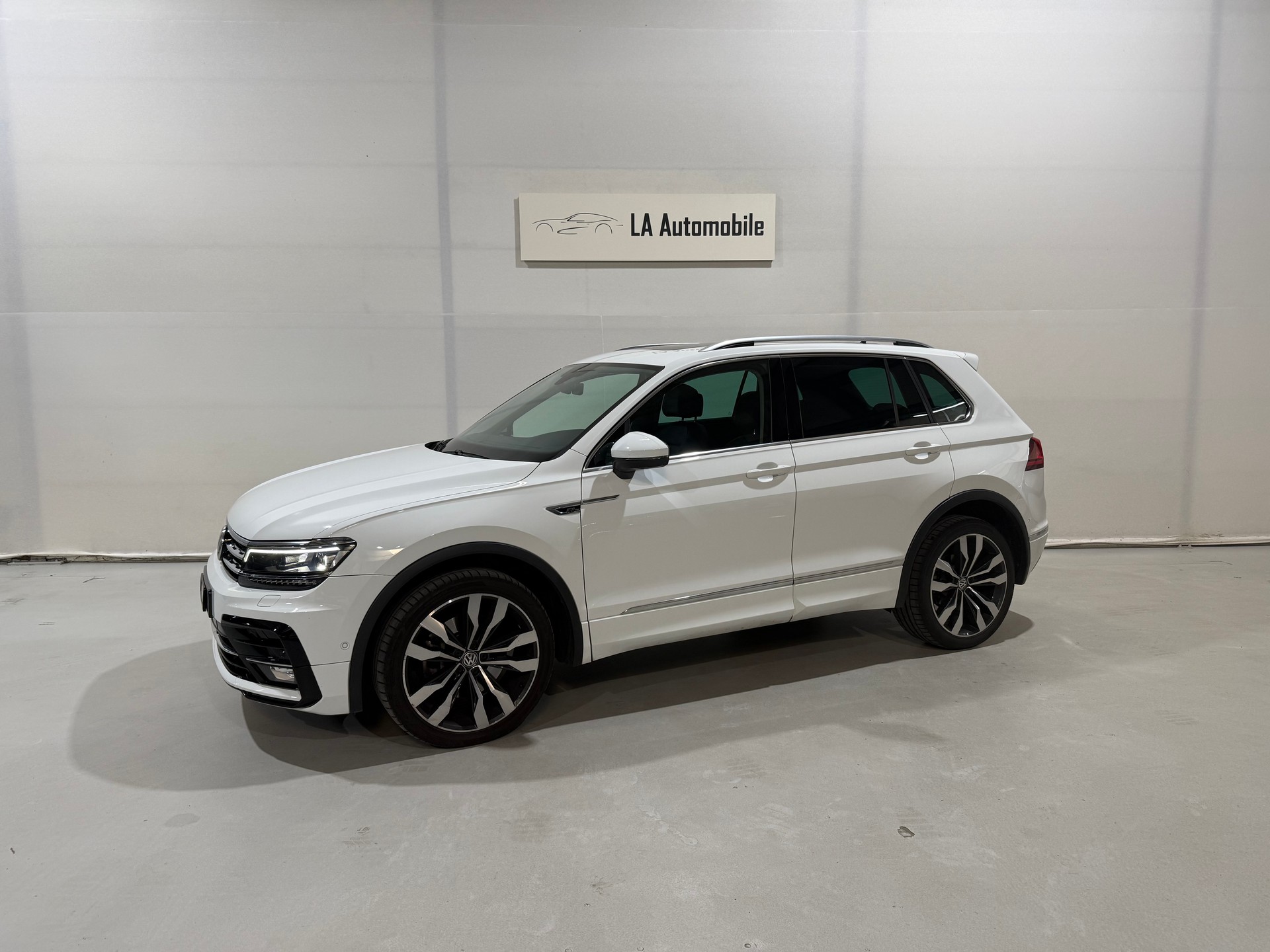 VW Tiguan 2.0 TDI SCR Highline R-LINE 4Motion DSG-image-1