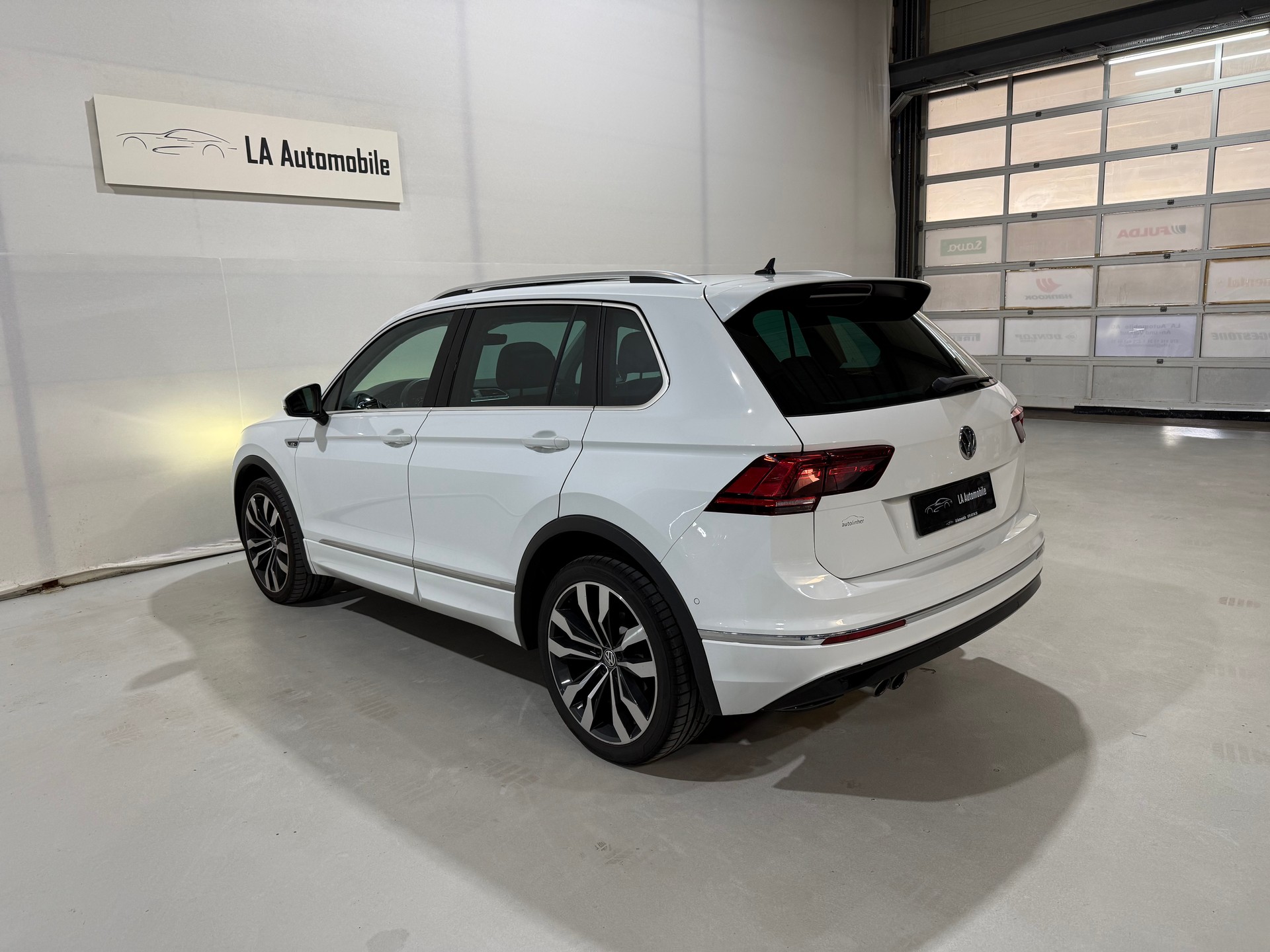 VW Tiguan 2.0 TDI SCR Highline R-LINE 4Motion DSG-image-9