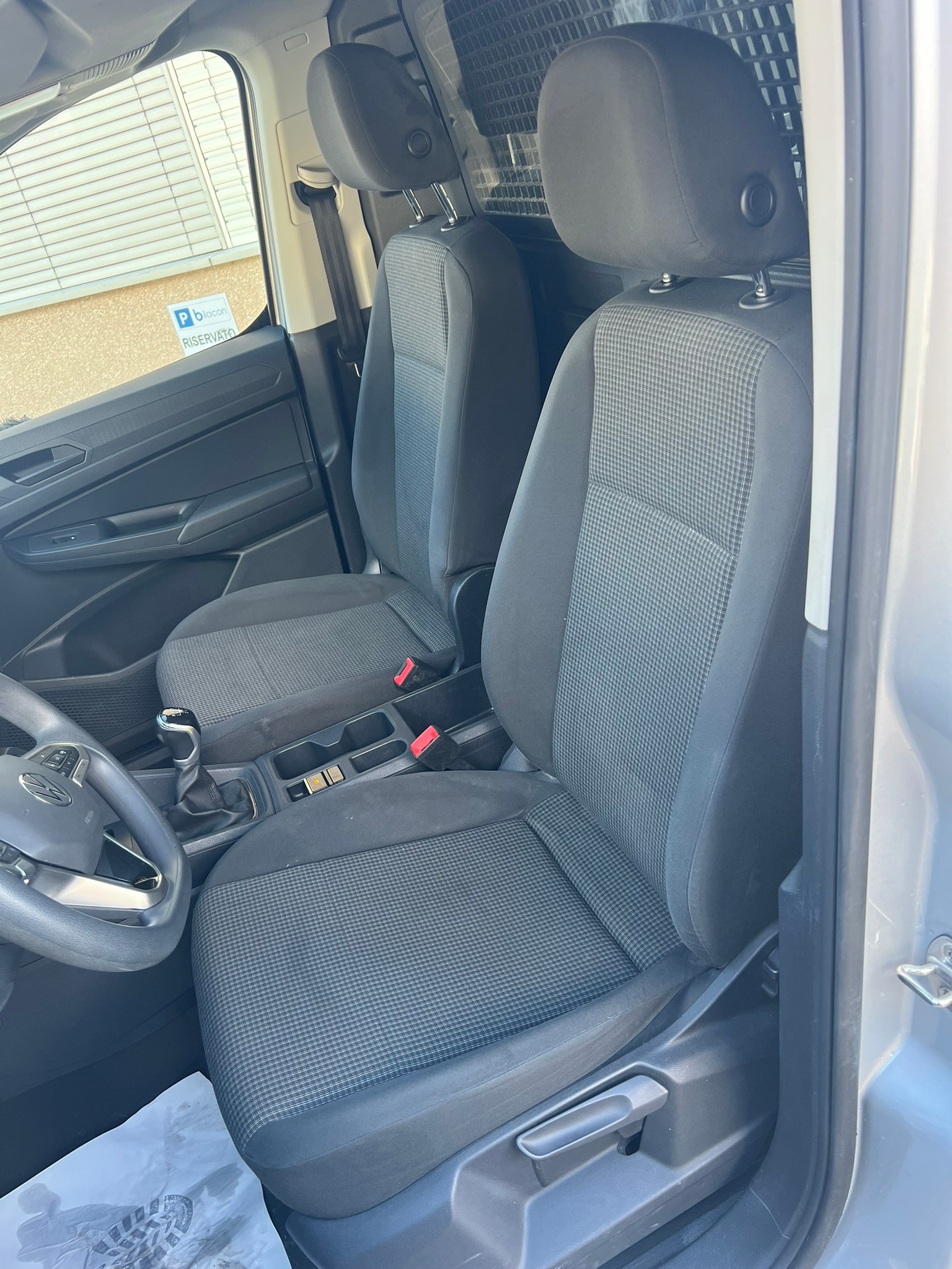 VW Caddy Cargo 2.0TDI 4Motion-image-10