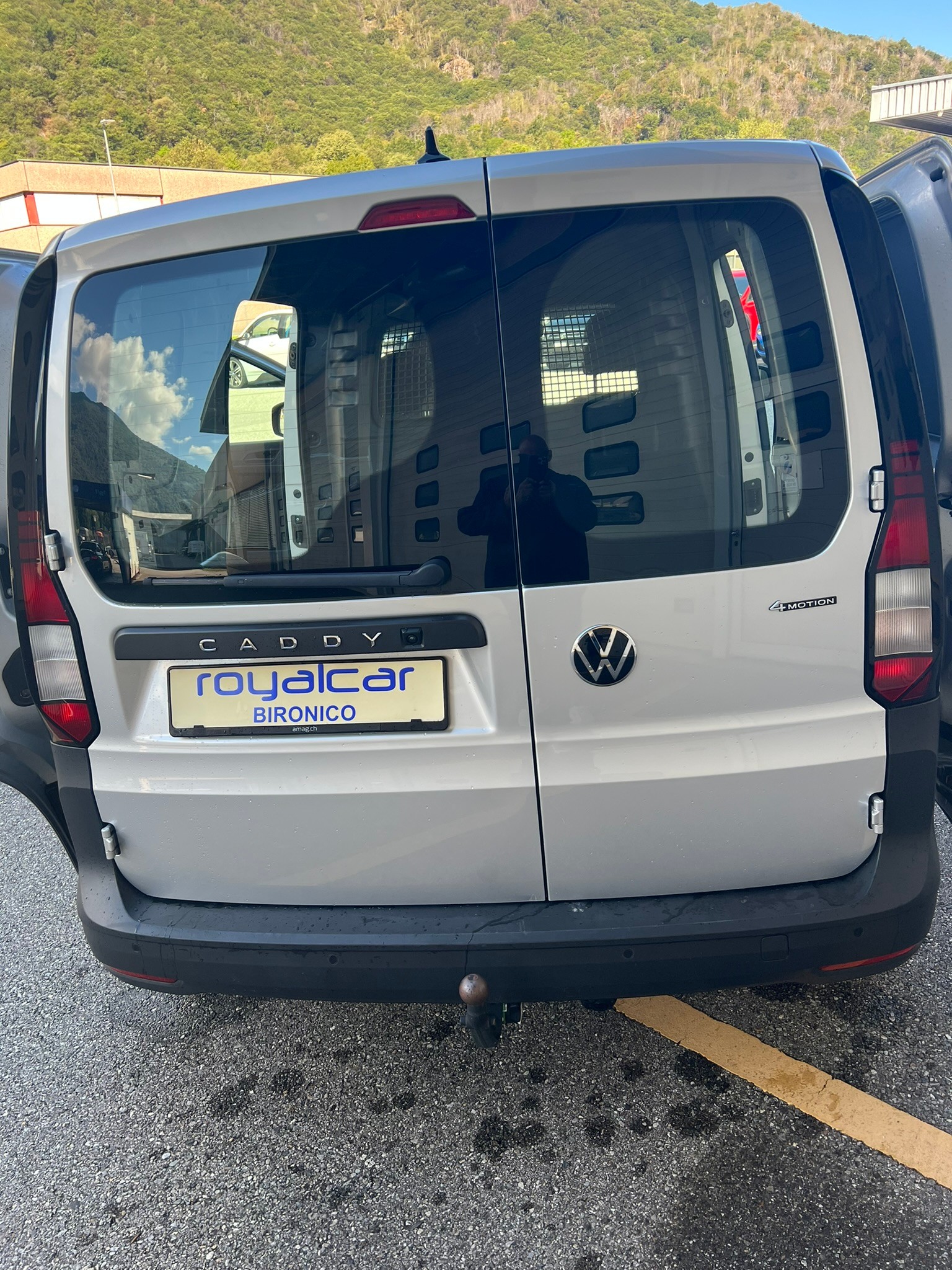 VW Caddy Cargo 2.0TDI 4Motion-image-5