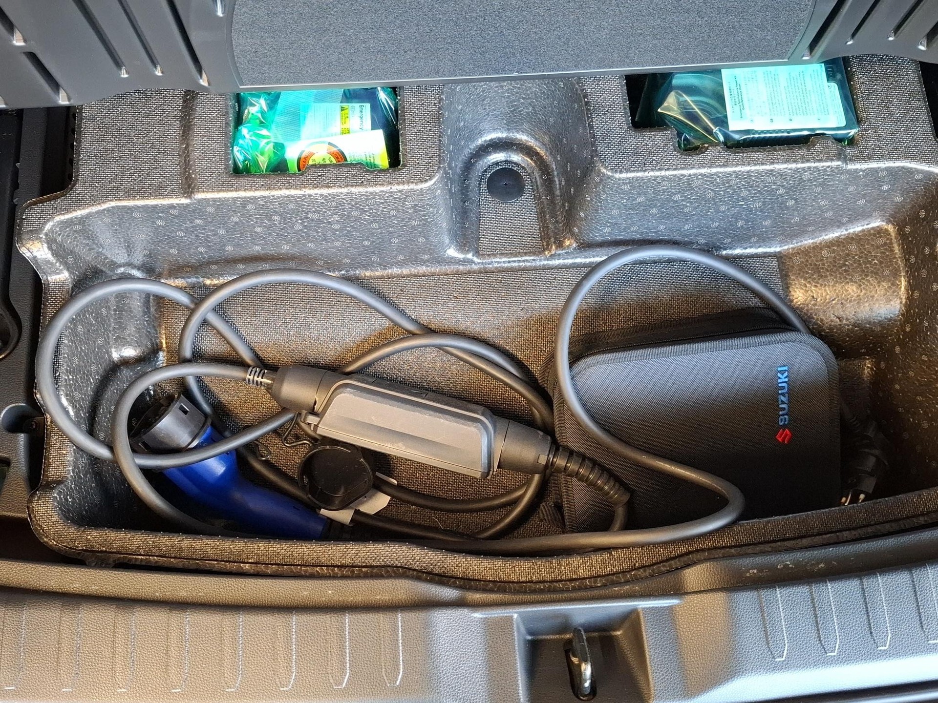 SUZUKI Across 2.5 PHEV Compact Top 4x4-image-12