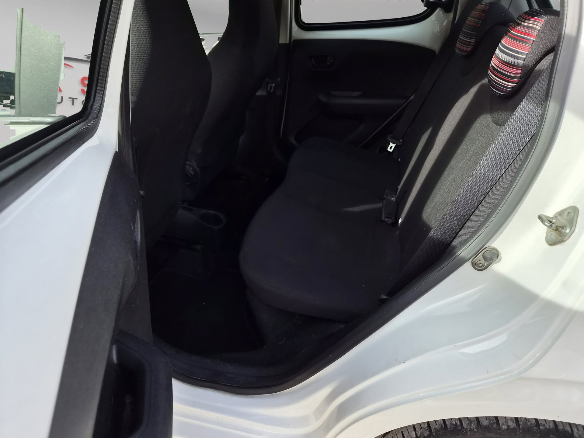 CITROEN C1 1.0 VTi Feel-image-11