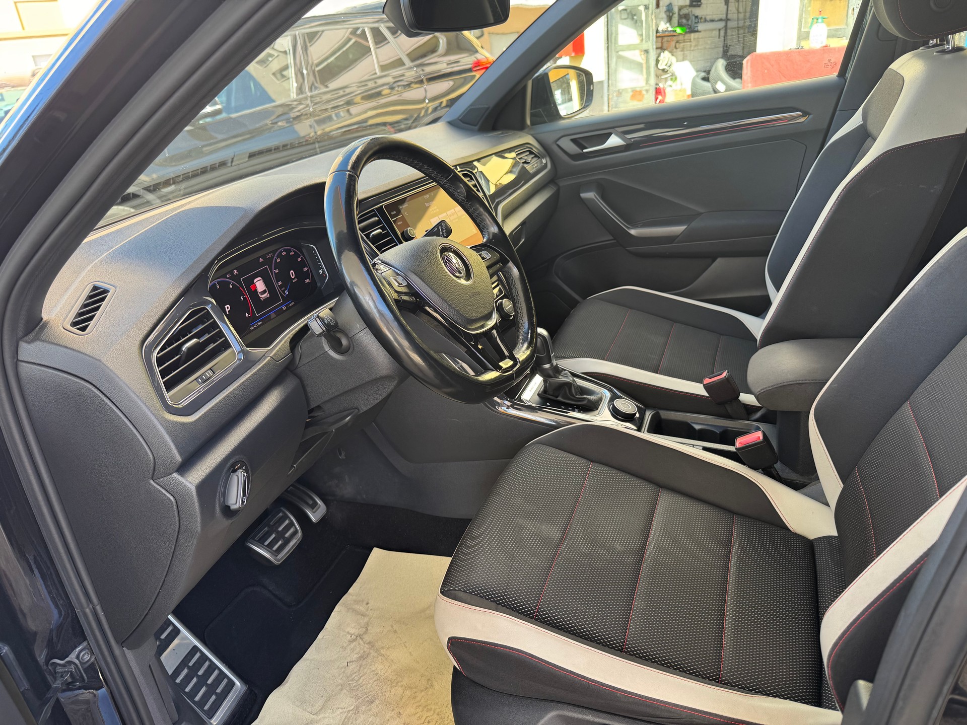VW T-Roc 2.0 TDI SCR Sport 4Motion-image-6