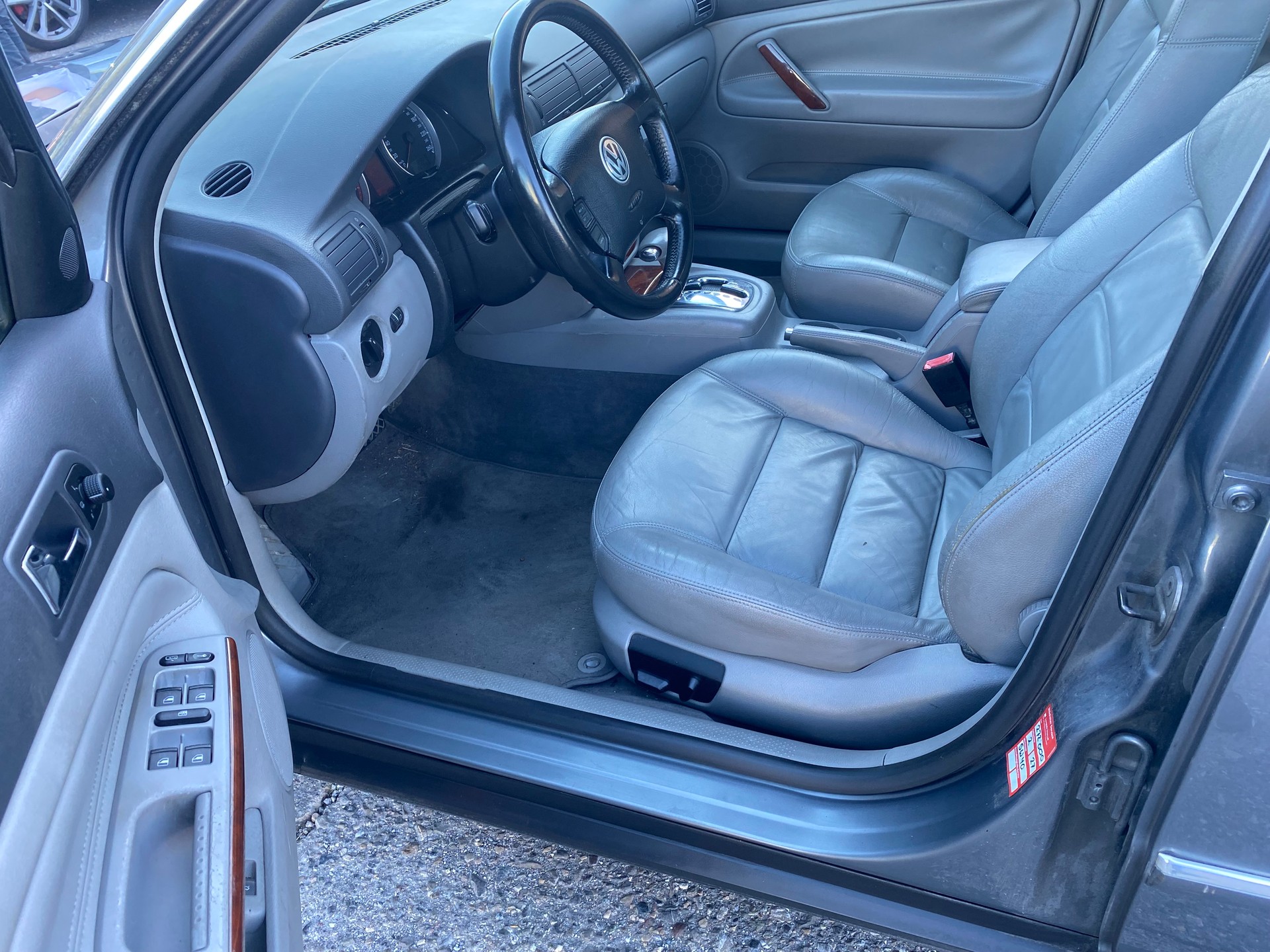 VW Passat Variant 2.8 V6 4Motion Highline Automat-image-7