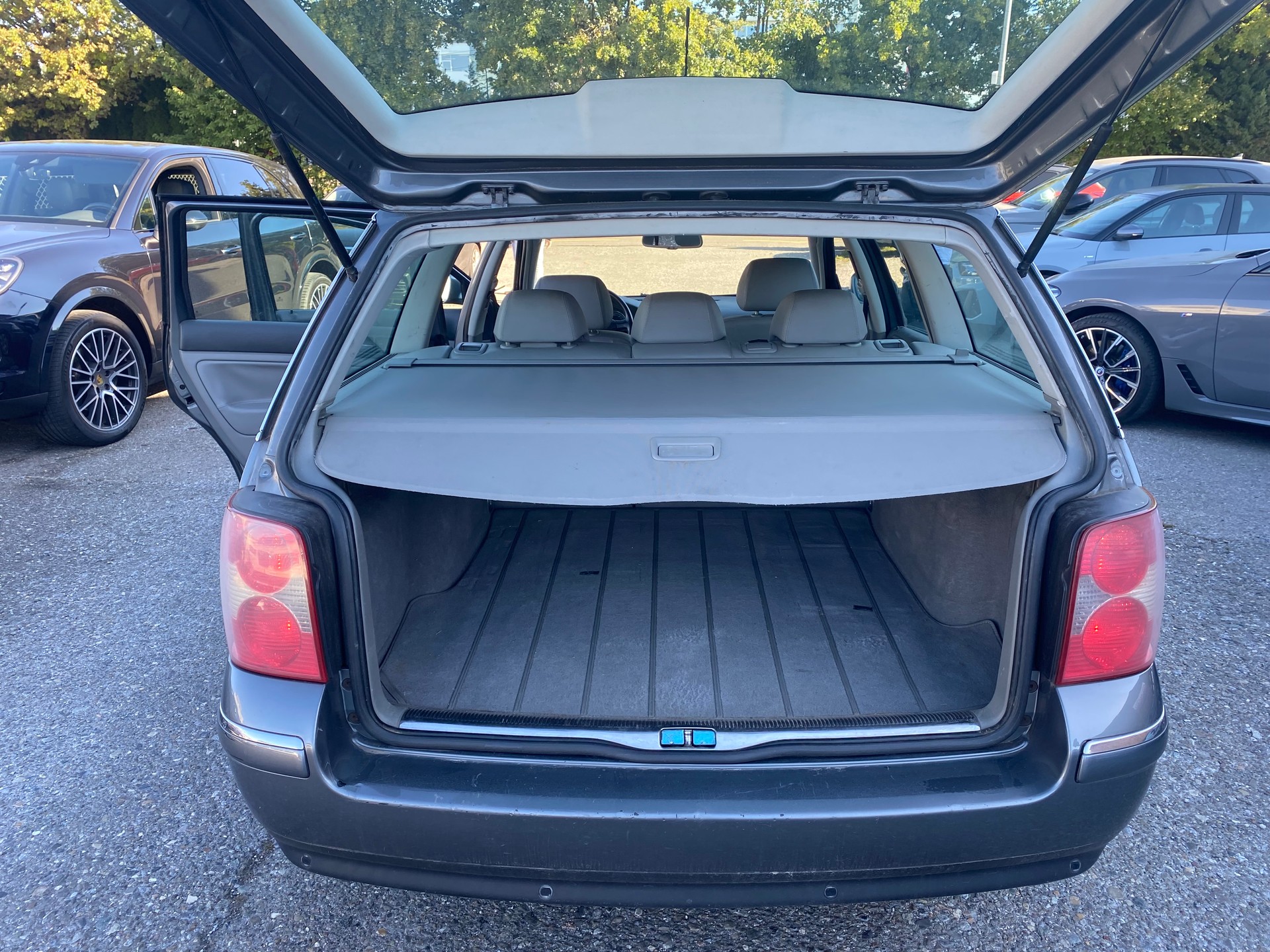 VW Passat Variant 2.8 V6 4Motion Highline Automat-image-9