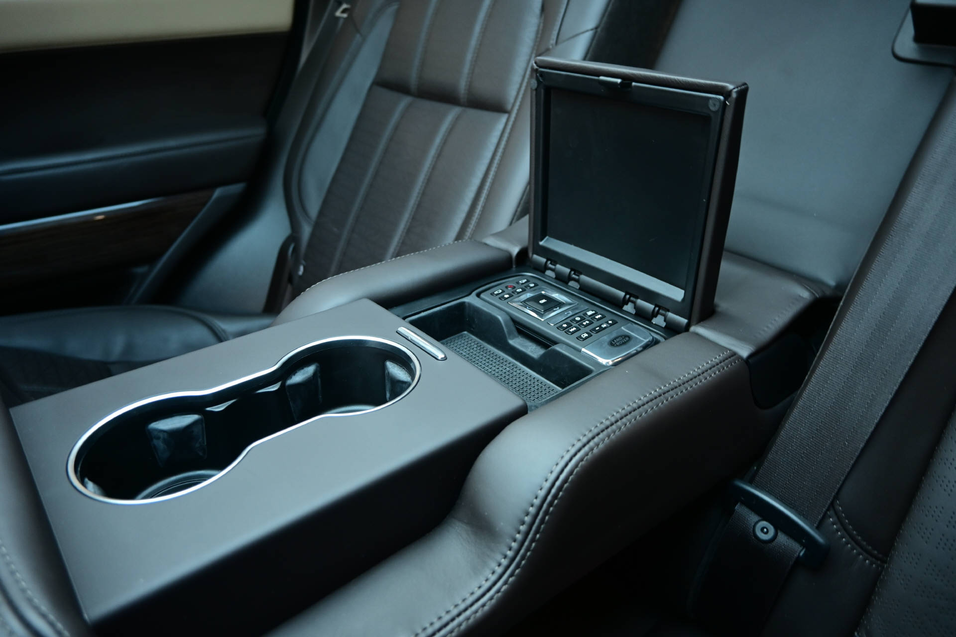 LAND ROVER Range Rover Sport 5.0 V8 SC Autobiography Dynamic *SVO Premium Sonderlack*Panoramadach*7-Plätzer*-image-29