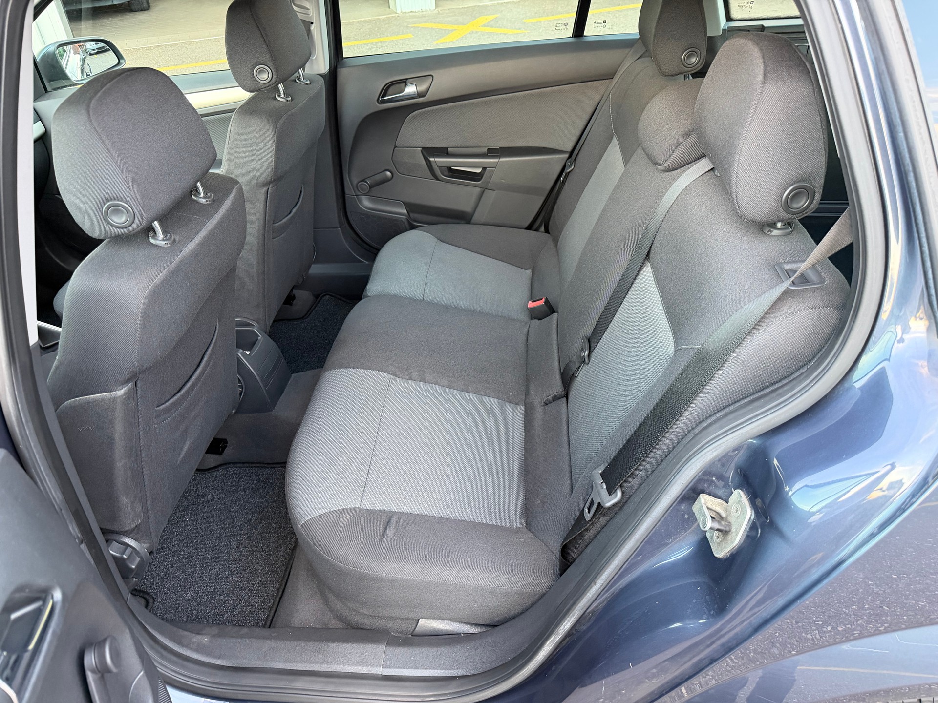 OPEL Astra Caravan 1.8i 16V Enjoy-image-12