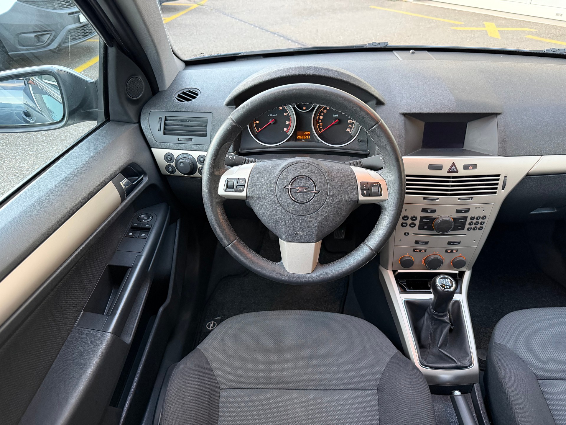 OPEL Astra Caravan 1.8i 16V Enjoy-image-9