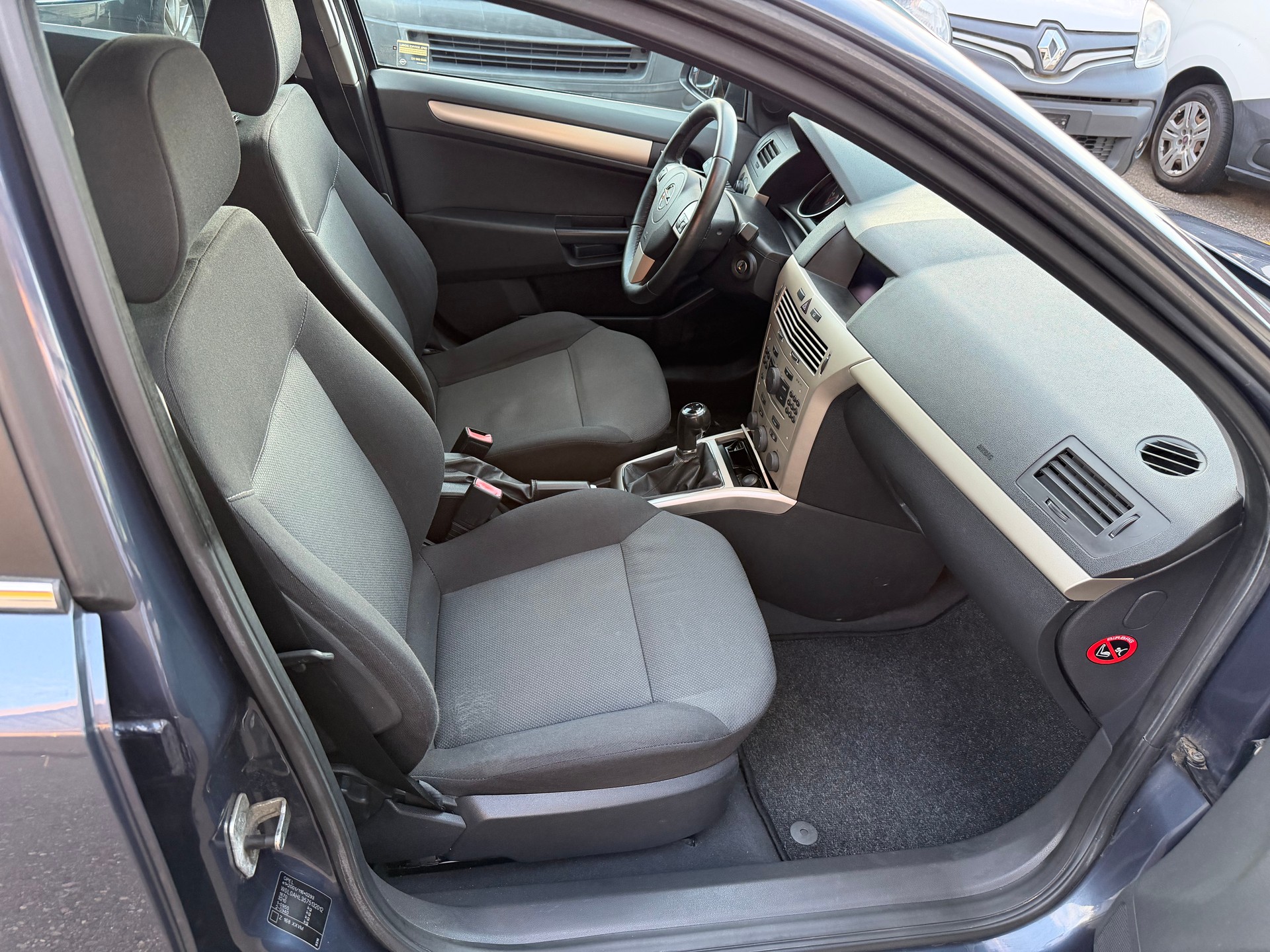 OPEL Astra Caravan 1.8i 16V Enjoy-image-11