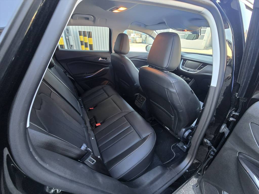 OPEL Grandland X 1.6 Hybrid4 Ultimate Automatik-image-11
