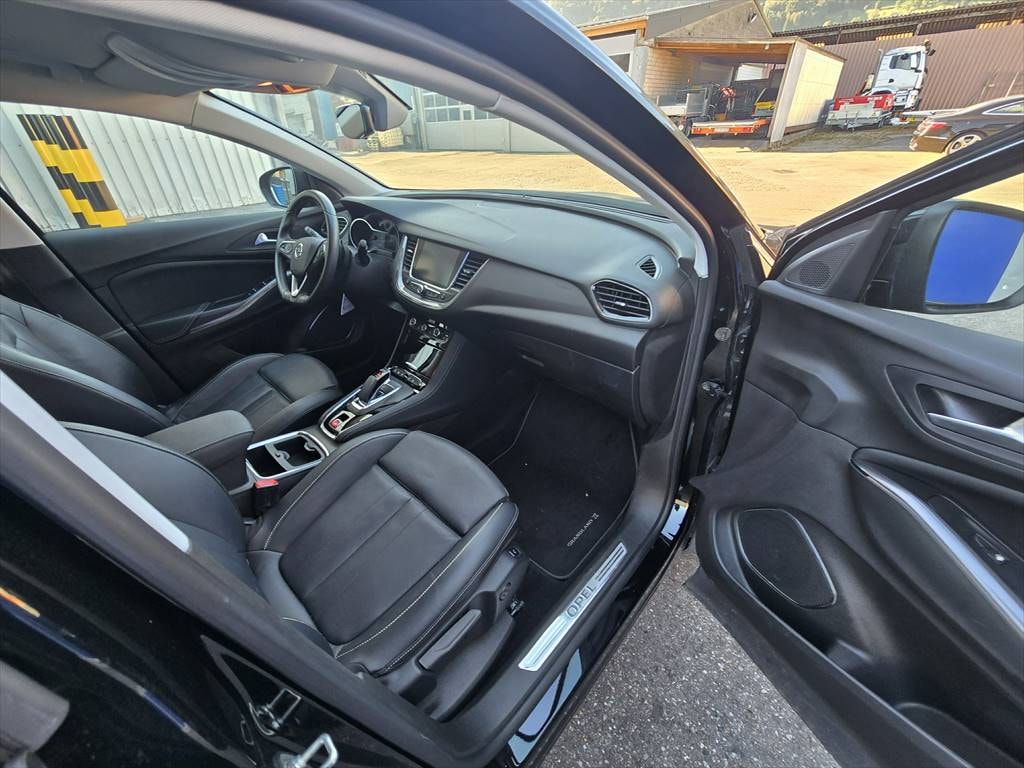 OPEL Grandland X 1.6 Hybrid4 Ultimate Automatik-image-10