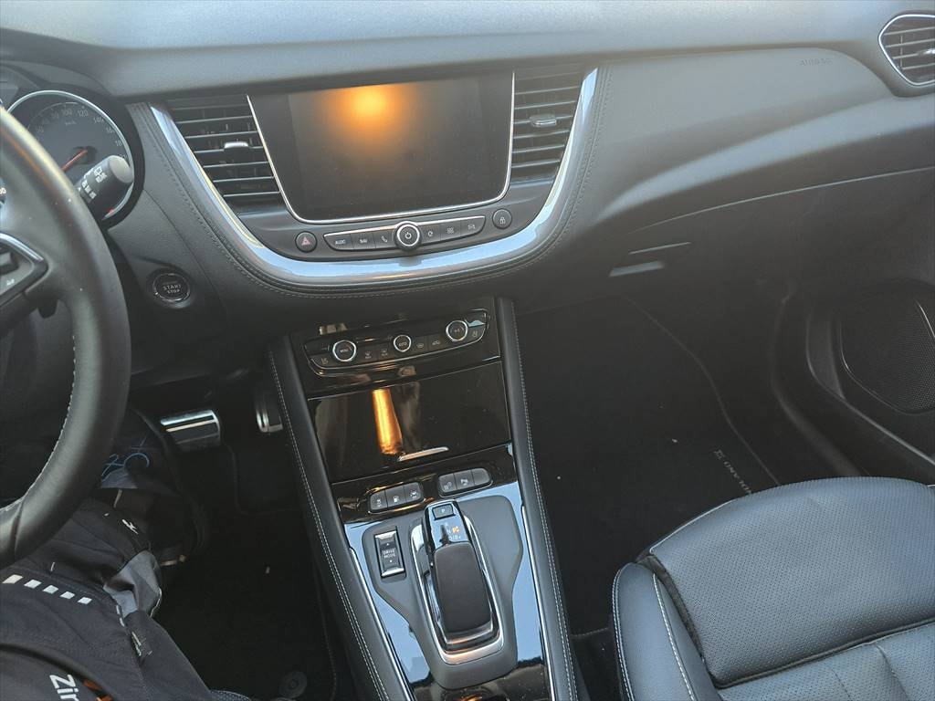 OPEL Grandland X 1.6 Hybrid4 Ultimate Automatik-image-14
