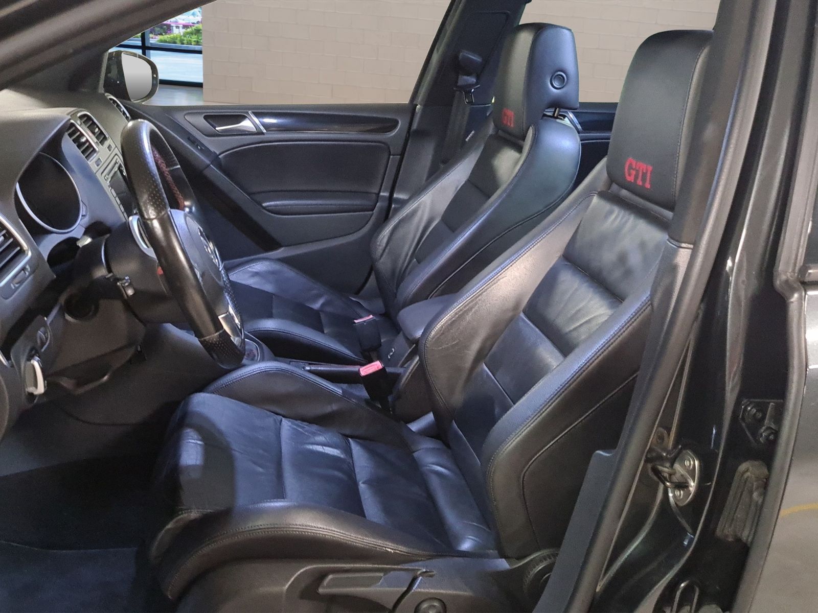 VW Golf 2.0 TSI GTI-image-8