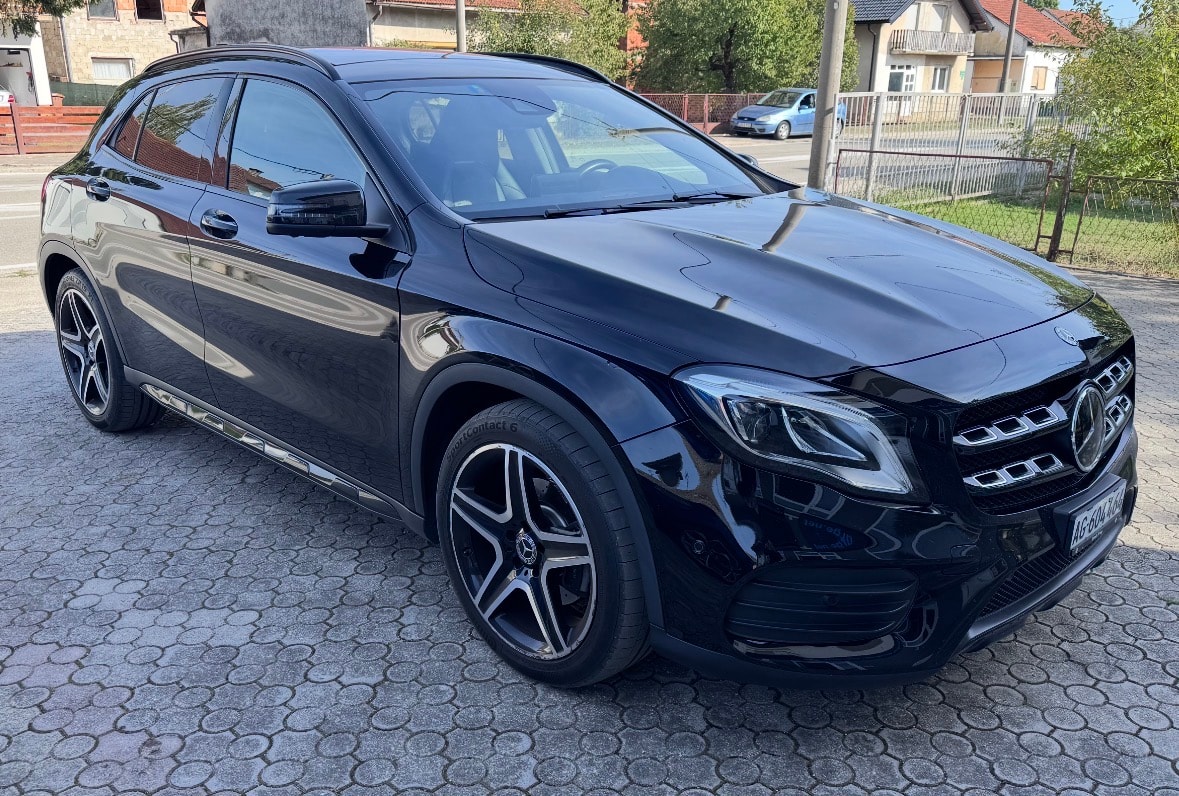 MERCEDES-BENZ GLA 250 AMG Line 4m-image-1