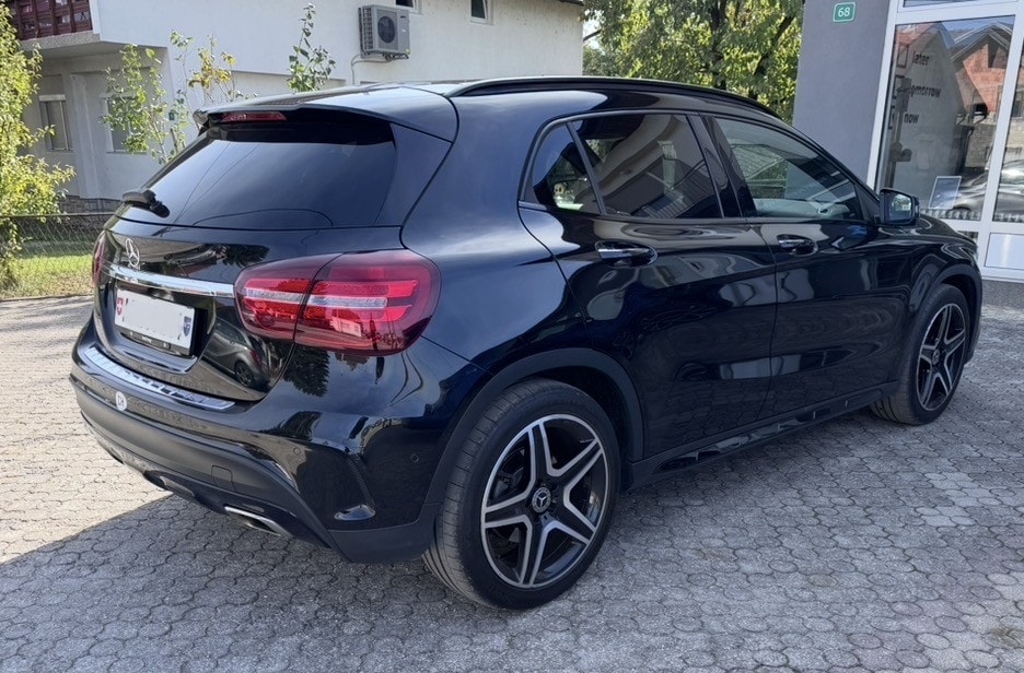 MERCEDES-BENZ GLA 250 AMG Line 4m-image-0