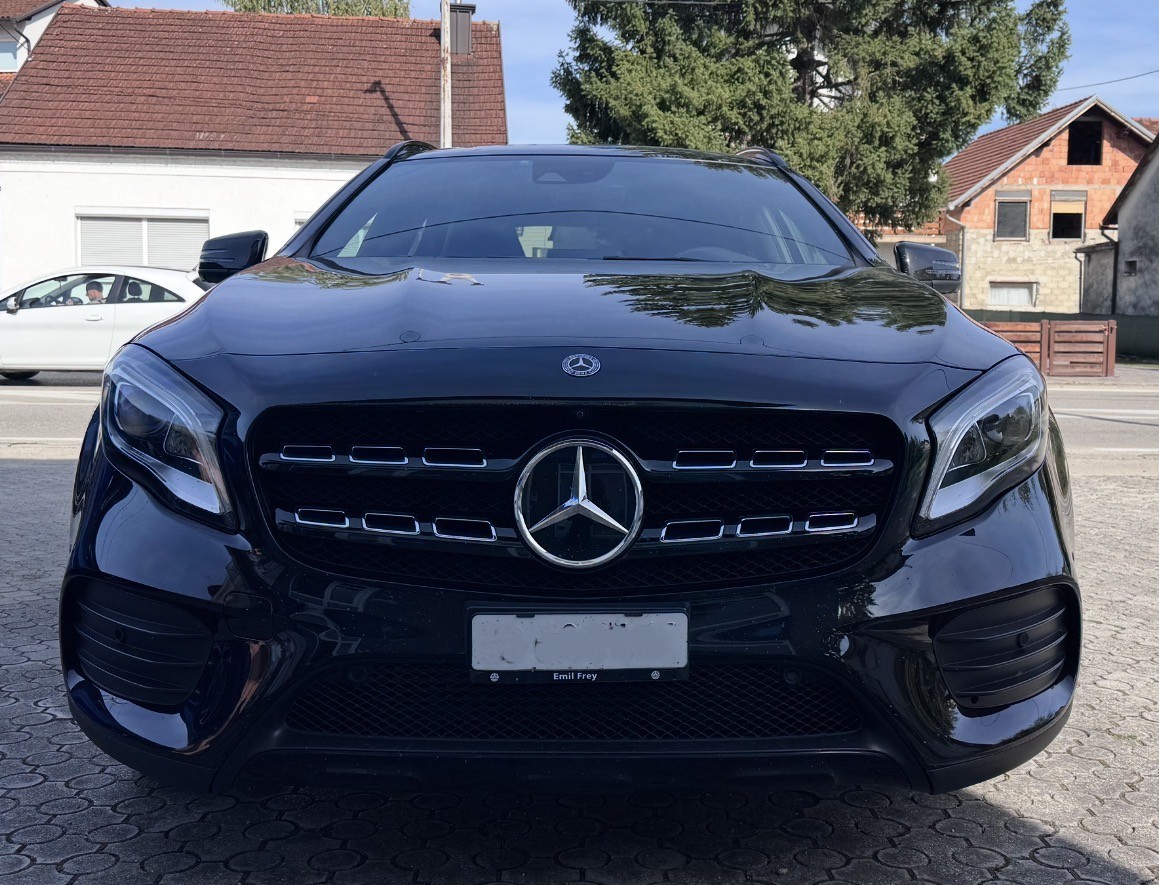 MERCEDES-BENZ GLA 250 AMG Line 4m-image-3