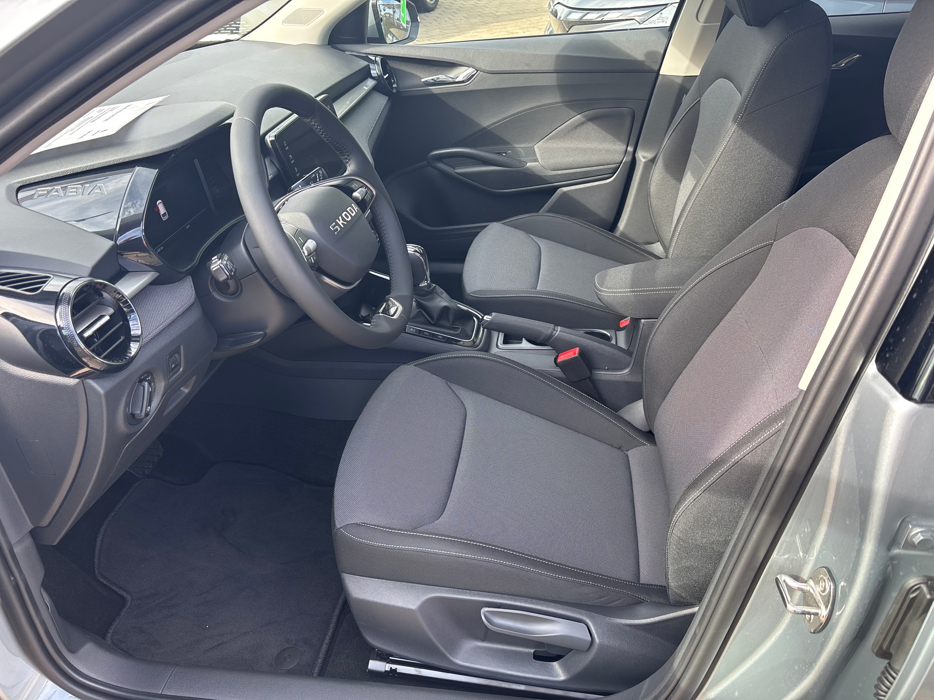 SKODA Fabia 1.0 TSI Selection DSG-image-9