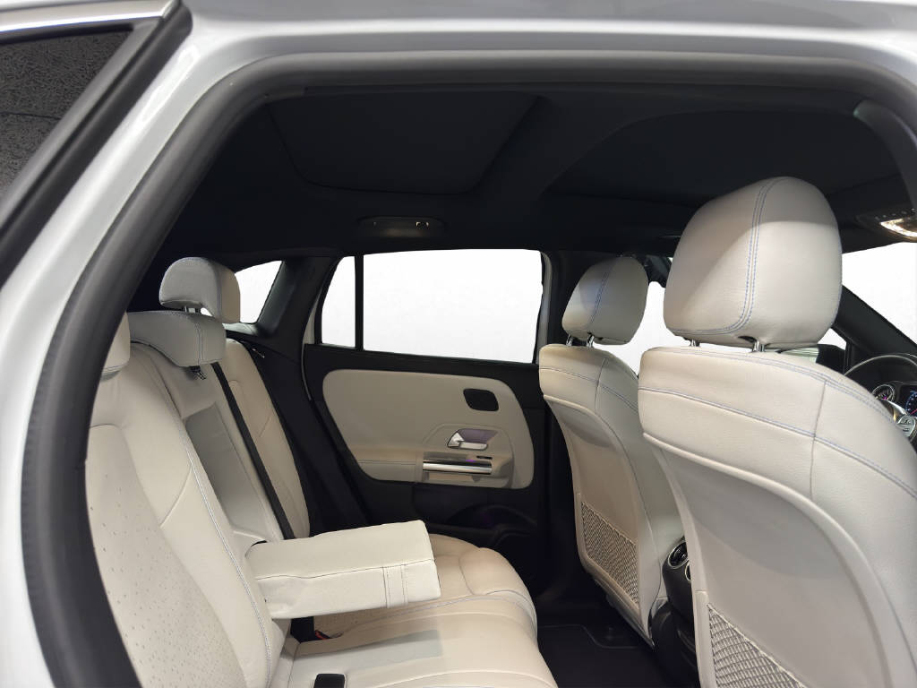 MERCEDES-BENZ EQA 350 Edition 1 4Matic-image-12