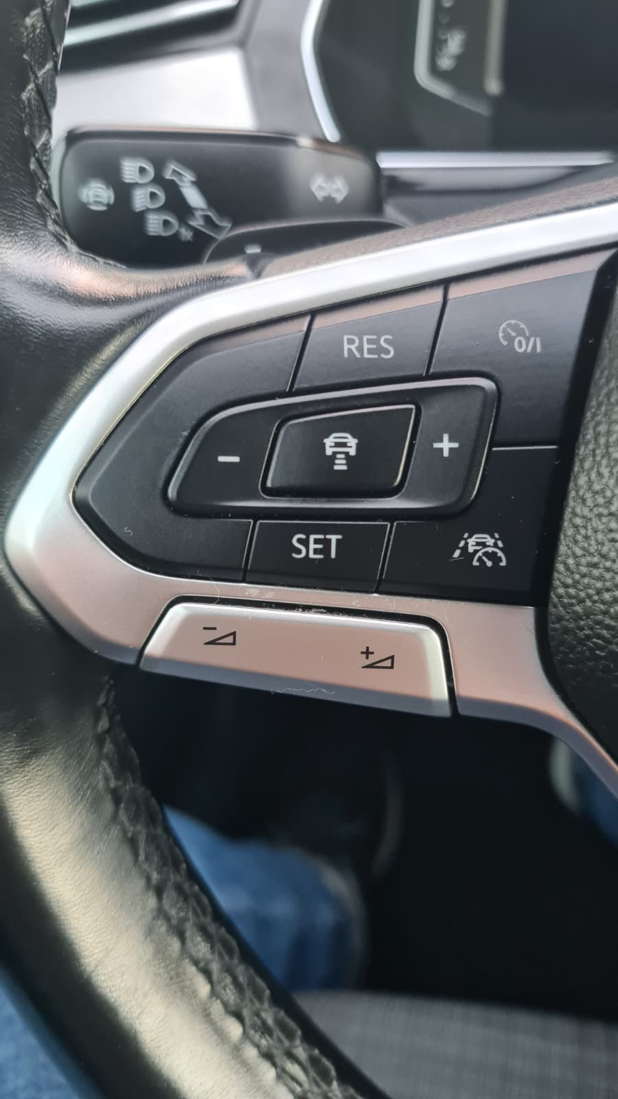 VW Passat Variant 1.6 TDI Business DSG ** Gr-Navi ** RF-Kamera ** Sitzheizung ** Abstandsregelsysteme ** PDC ** Frisch Ab MFK **-image-11