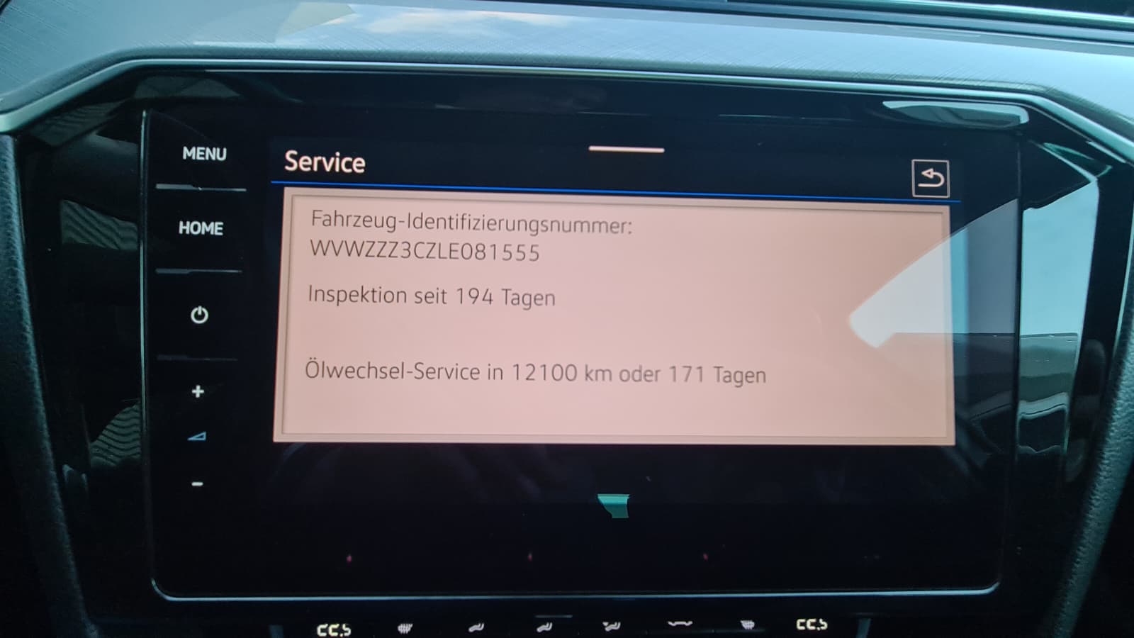 VW Passat Variant 1.6 TDI Business DSG ** Gr-Navi ** RF-Kamera ** Sitzheizung ** Abstandsregelsysteme ** PDC ** Frisch Ab MFK **-image-13