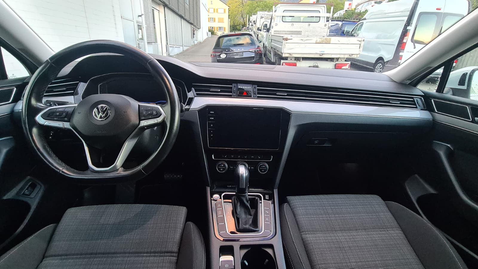 VW Passat Variant 1.6 TDI Business DSG ** Gr-Navi ** RF-Kamera ** Sitzheizung ** Abstandsregelsysteme ** PDC ** Frisch Ab MFK **-image-16