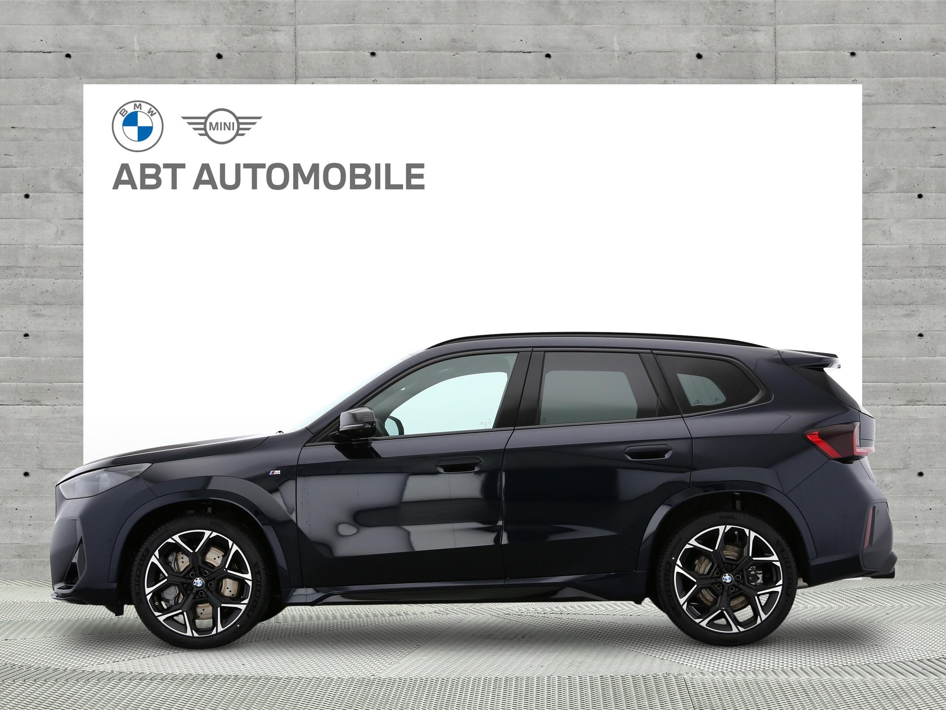 BMW X1 U11 M35i-showroom-element-1