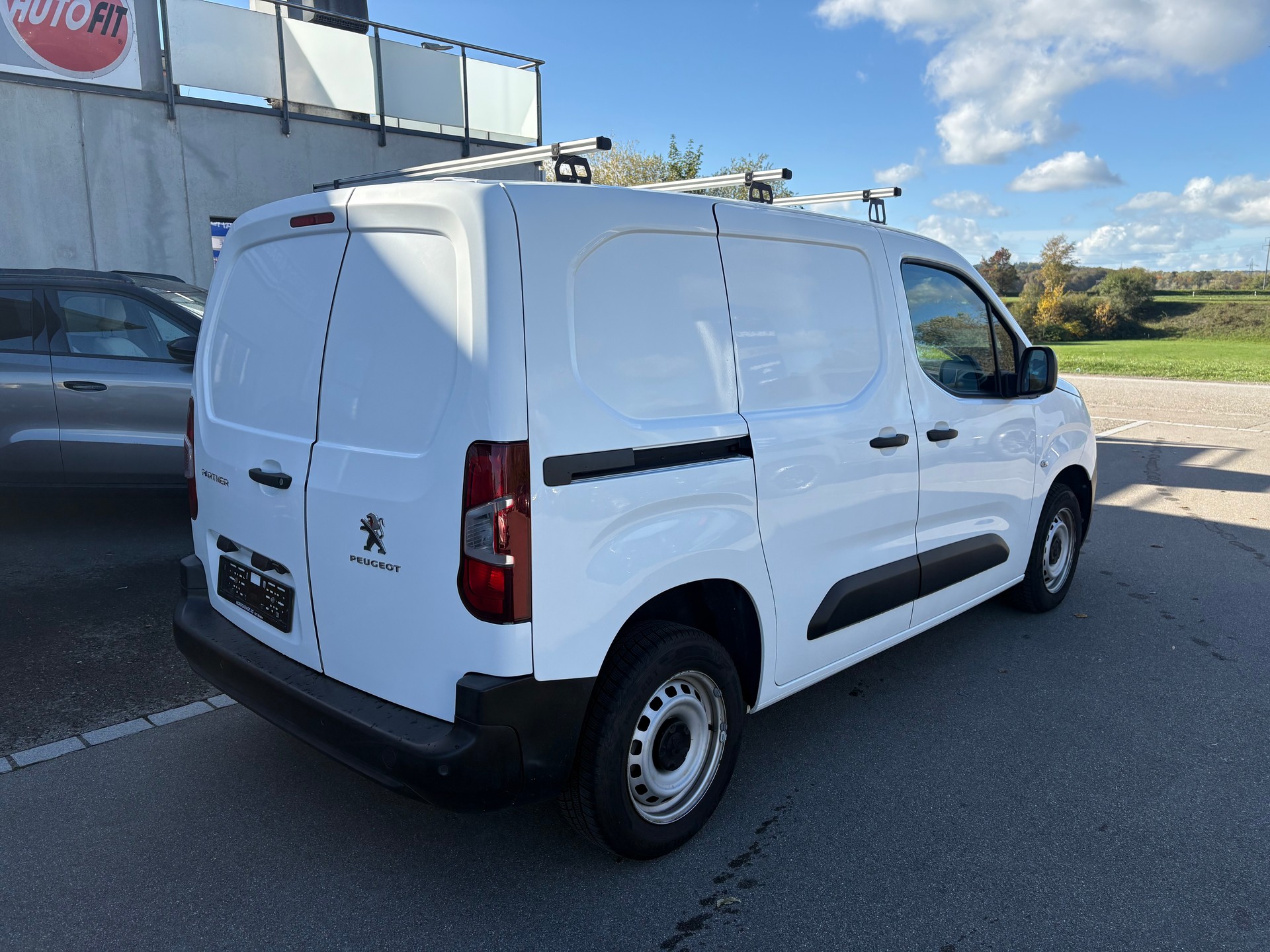 PEUGEOT Partner Kaw. 650 Standard 1.2 PureTech 110 Premium S/S-image-3