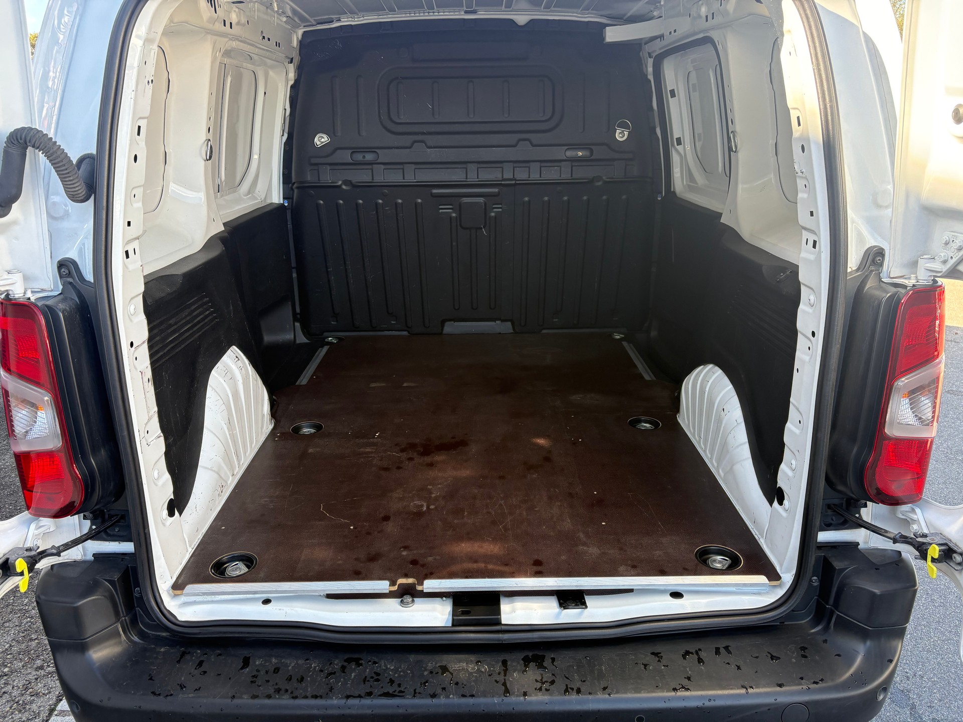PEUGEOT Partner Kaw. 650 Standard 1.2 PureTech 110 Premium S/S-image-5