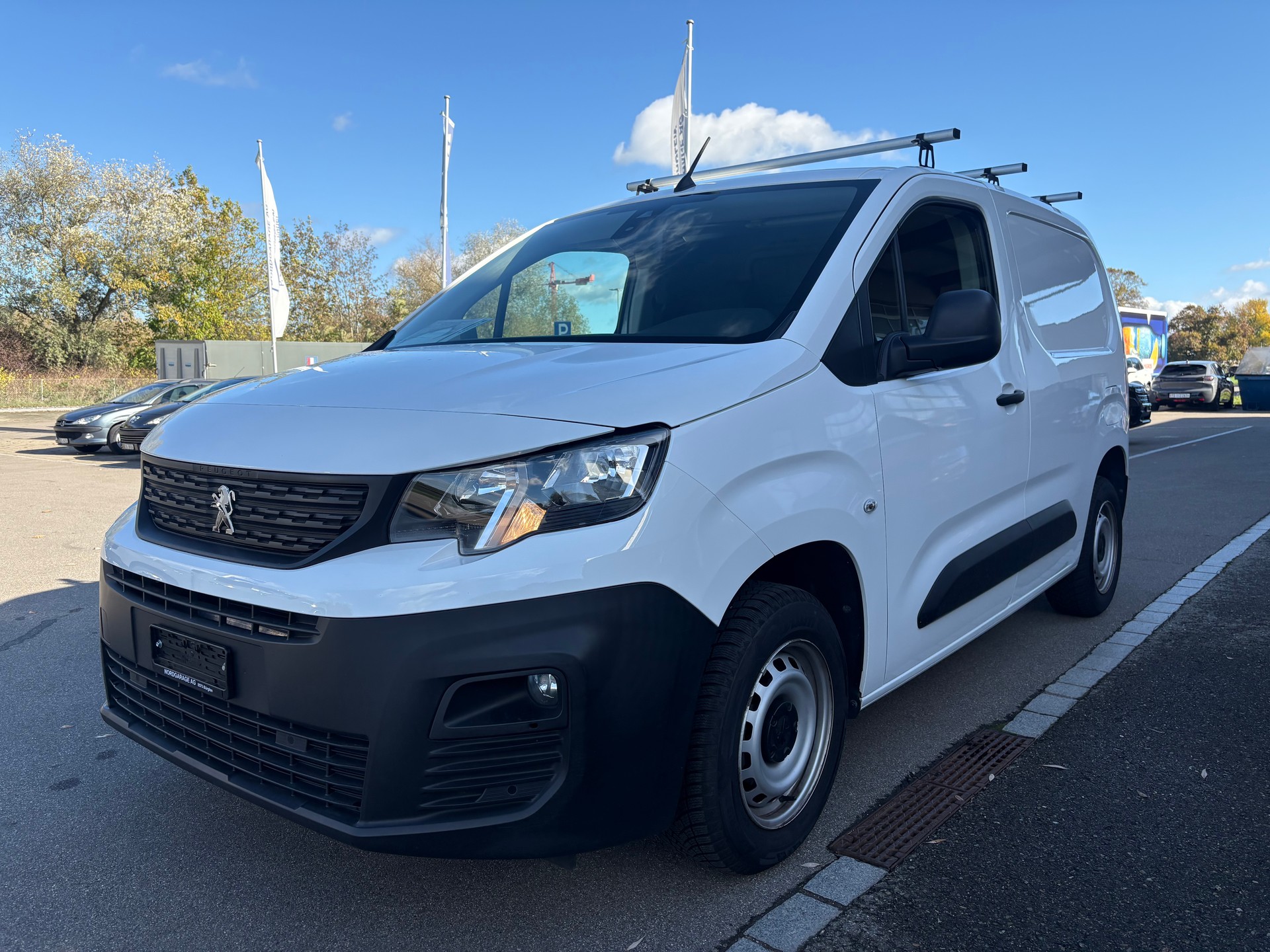 PEUGEOT Partner Kaw. 650 Standard 1.2 PureTech 110 Premium S/S-image-2
