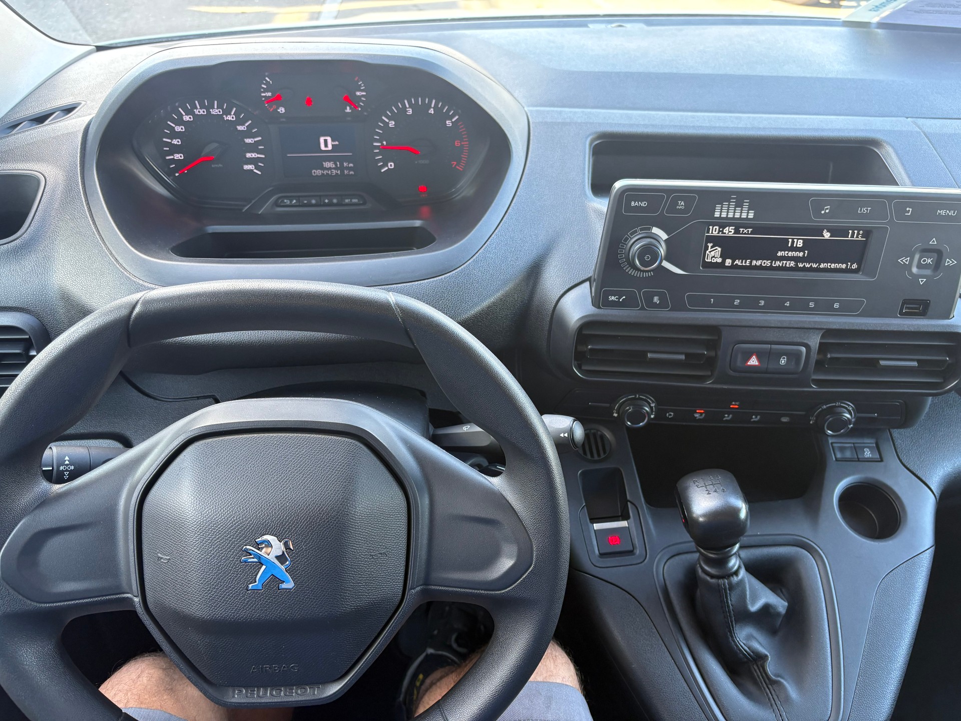 PEUGEOT Partner Kaw. 650 Standard 1.2 PureTech 110 Premium S/S-image-9