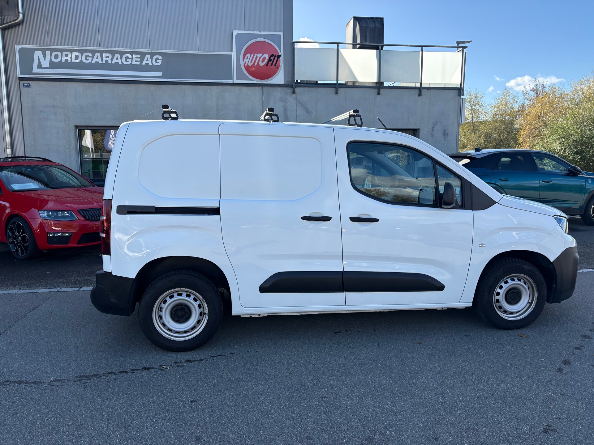 PEUGEOT Partner Kaw. 650 Standard 1.2 PureTech 110 Premium S/S-image-1