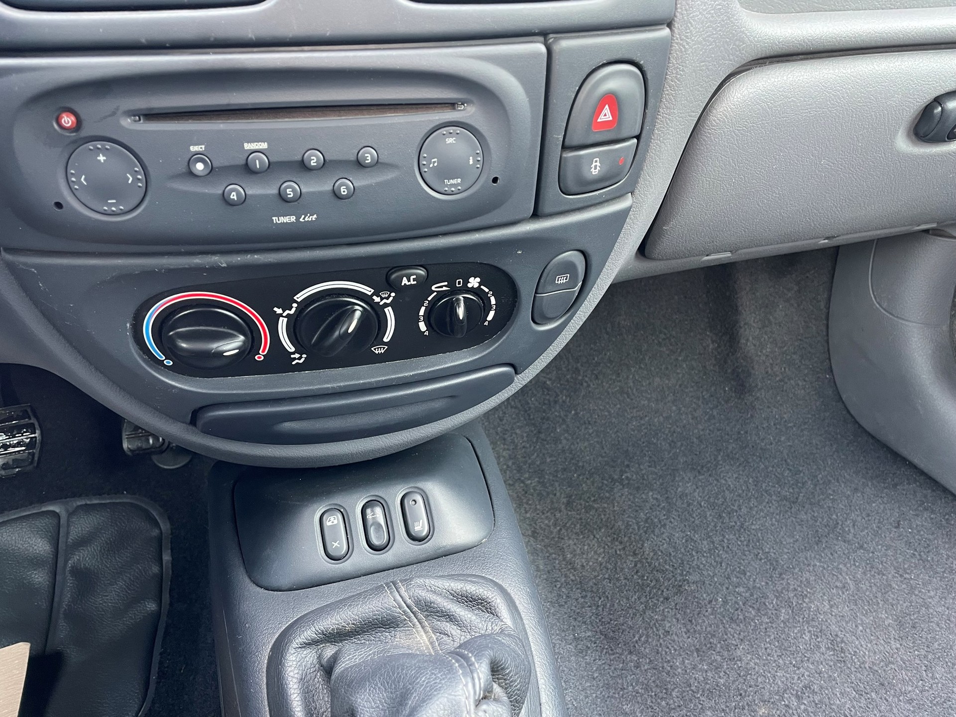 RENAULT Mégane 2.0 16V IDE Impulsion-image-7