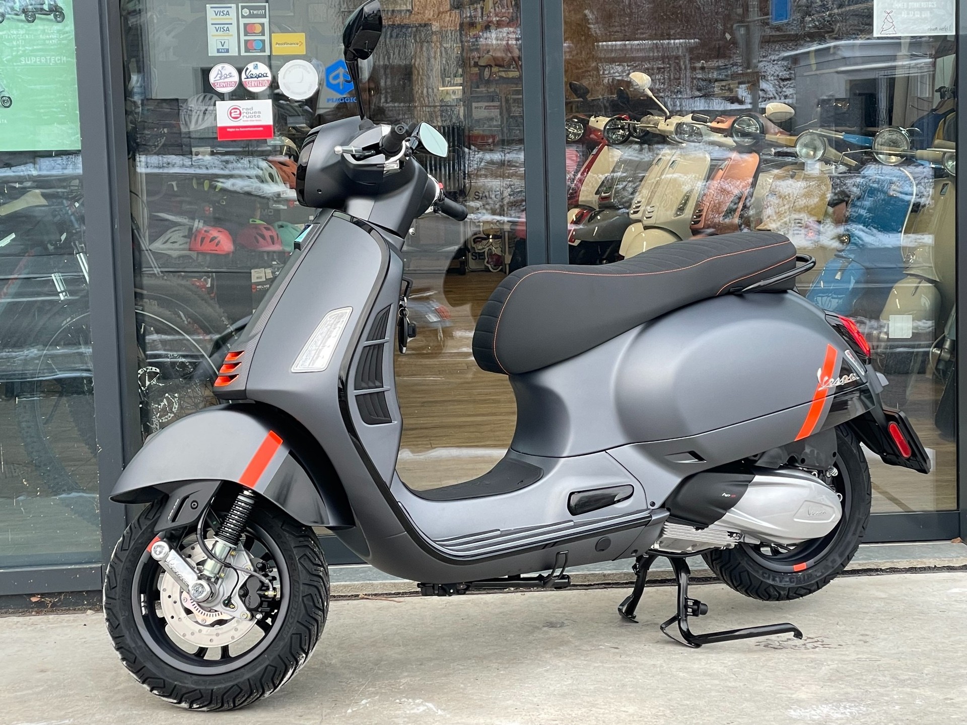 PIAGGIO Vespa GTS 300 Super Sport ABS-image-10