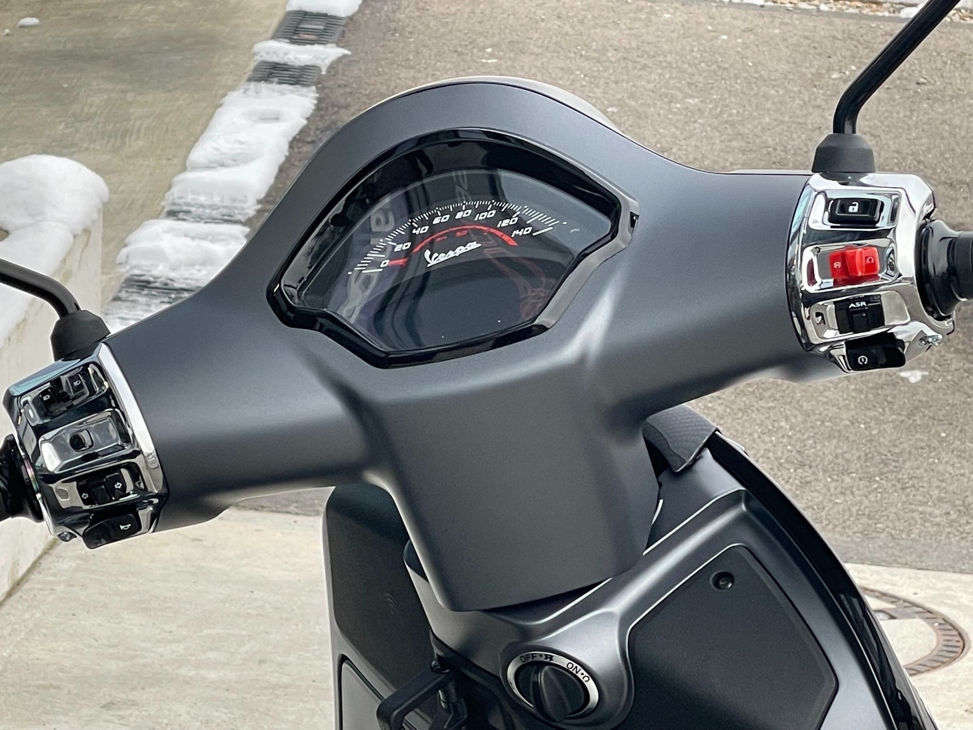 PIAGGIO Vespa GTS 300 Super Sport ABS-image-13