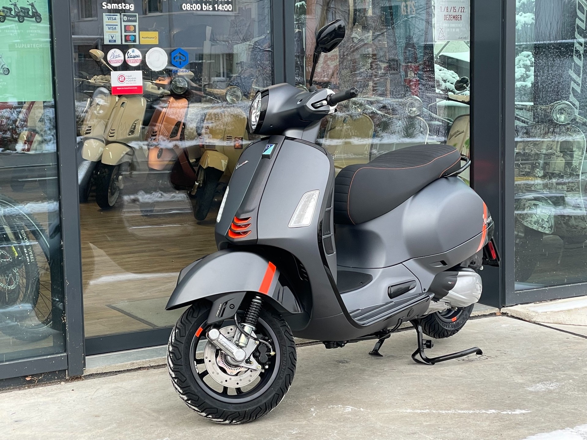PIAGGIO Vespa GTS 300 Super Sport ABS-image-2