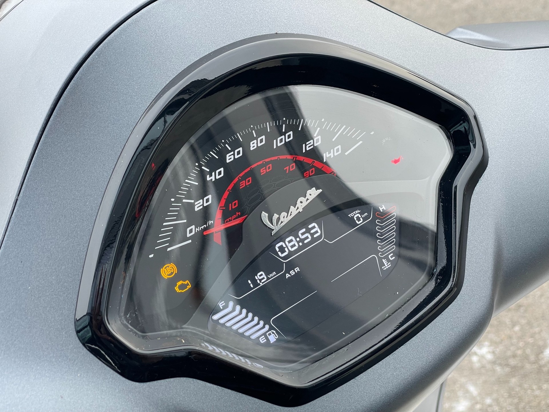PIAGGIO Vespa GTS 300 Super Sport ABS-image-3
