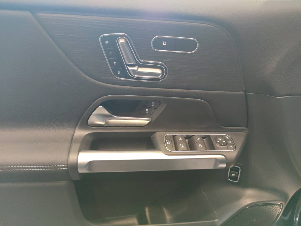 MERCEDES-BENZ EQB 350 AMG Line 4Matic-image-5