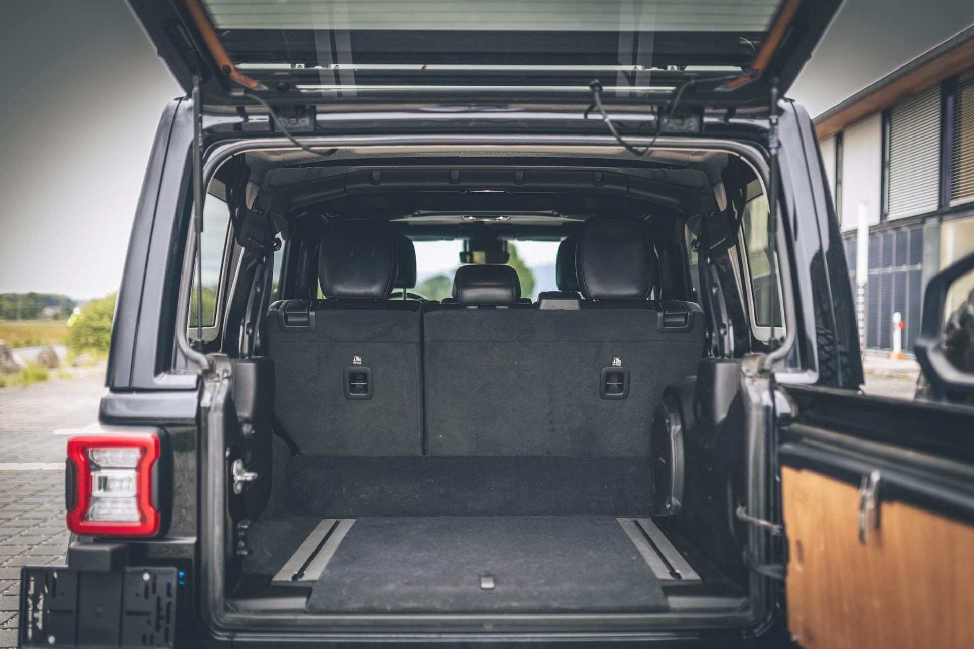 JEEP Wrangler 2.0 PHEV Unlimited Sahara Automatic-image-15